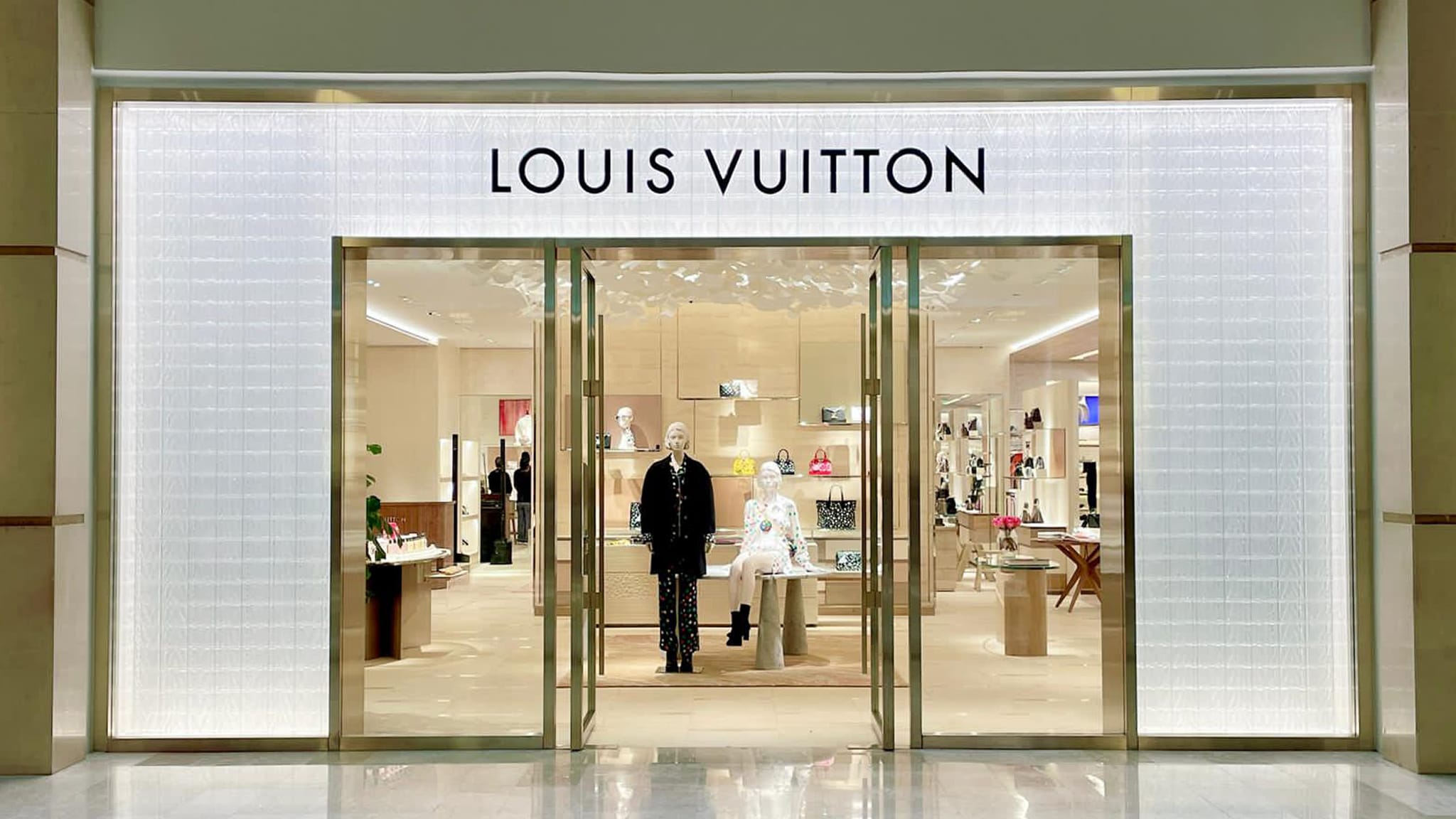 Louis Vuitton Kuwait Salhia Store in 13071 Safat, Kuwait LOUIS VUITTON