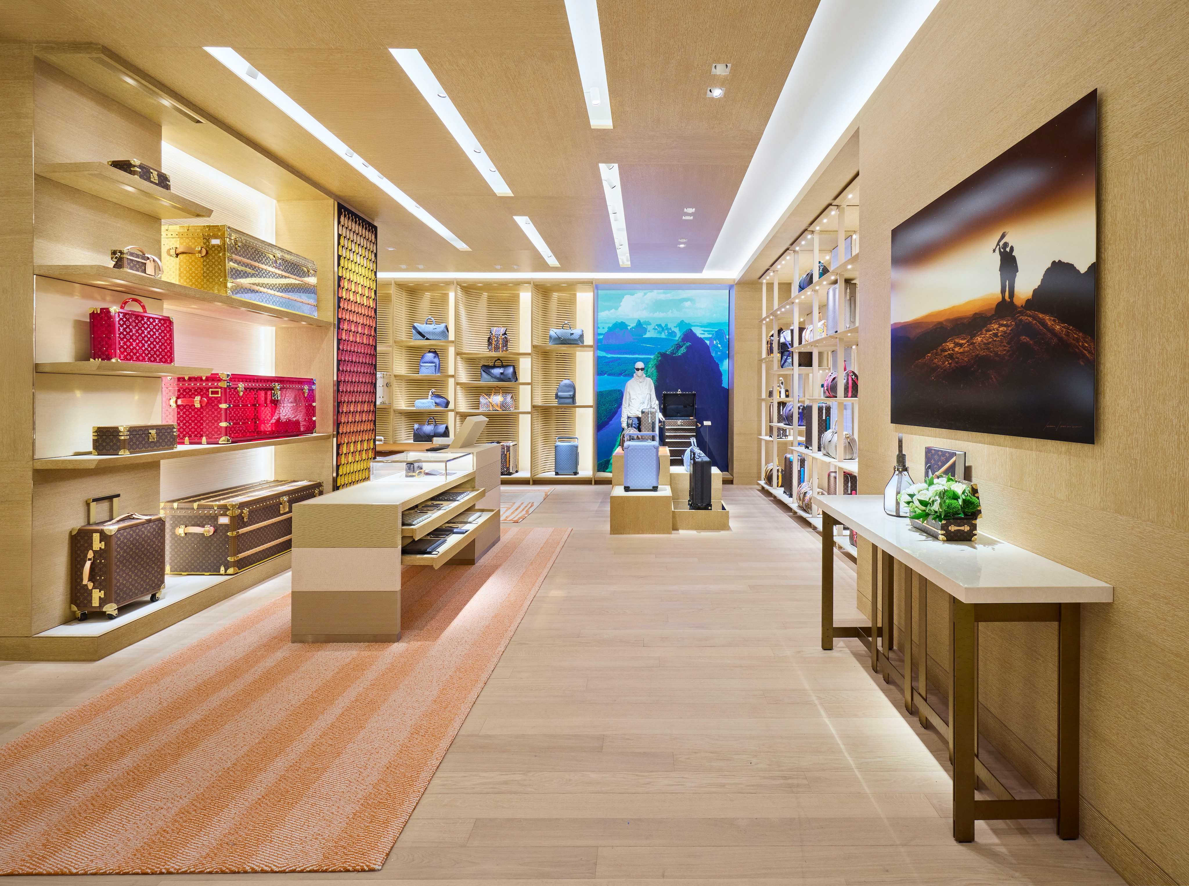 Louis Vuitton Mall Of The Emirates Store in Dubai, United Arab Emirates ...