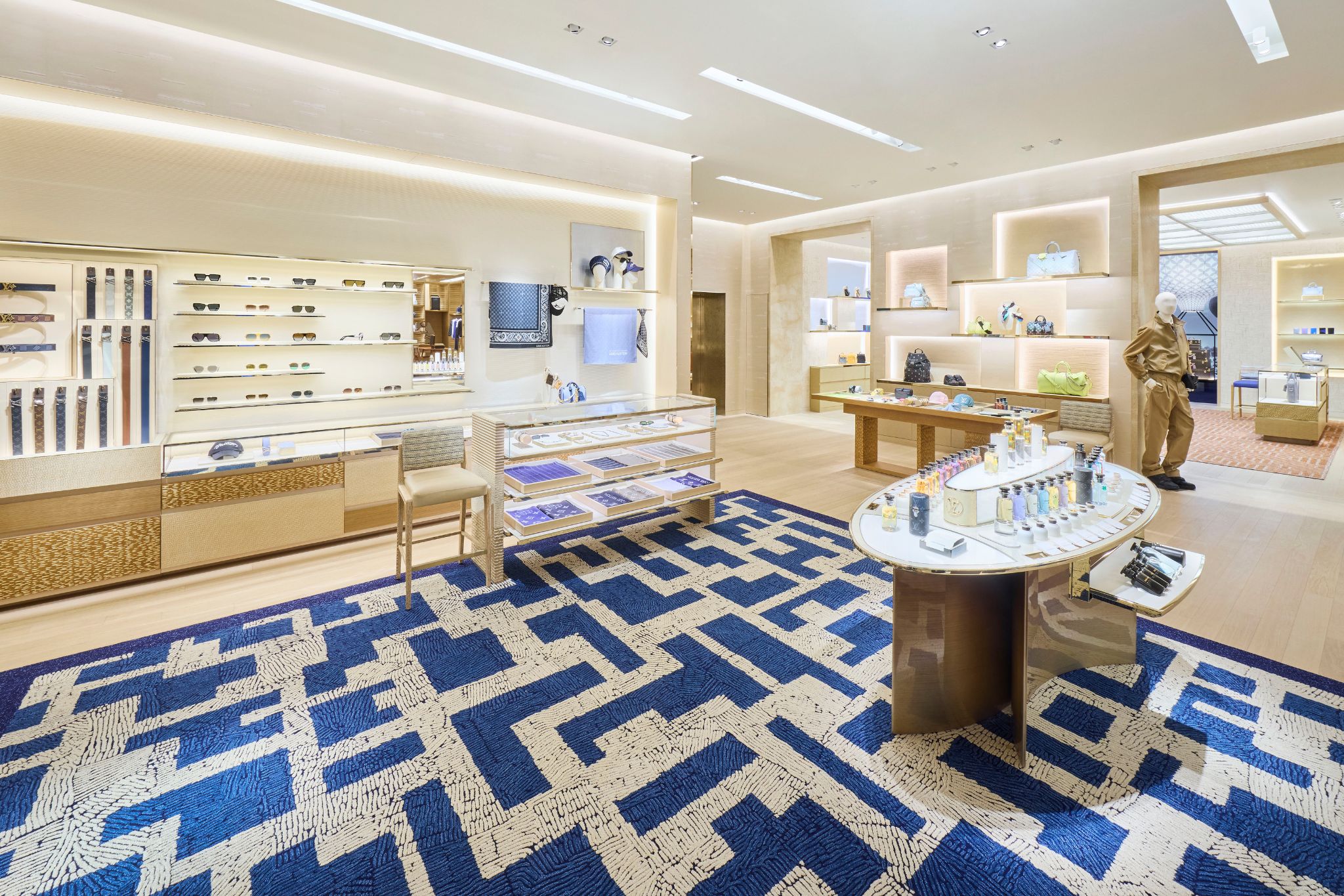 Louis Vuitton Mall Of The Emirates Store in Dubai, United Arab Emirates ...