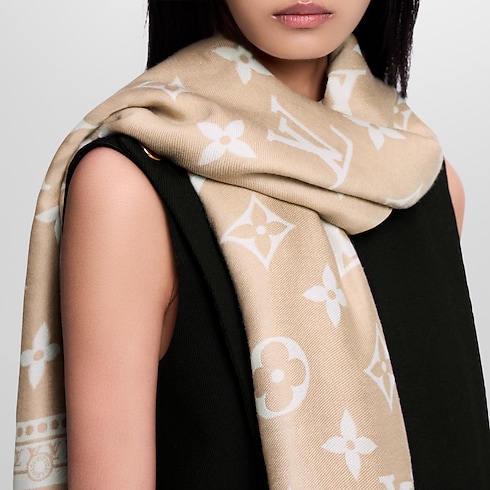 Amazingram Stole S00 in Women's Accessories Shawls and Stoles collections by Louis Vuitton (Product zoom)