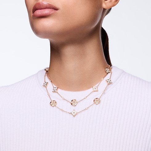 عقد Color Blossom BB Star and Sun Multi-Motif طويل، من الذهب الوردي وعرق اللؤلؤ الأبيض والألماس in المجوهرات's الفئات القلادات collections by Louis Vuitton (تكبير صورة المنتج)