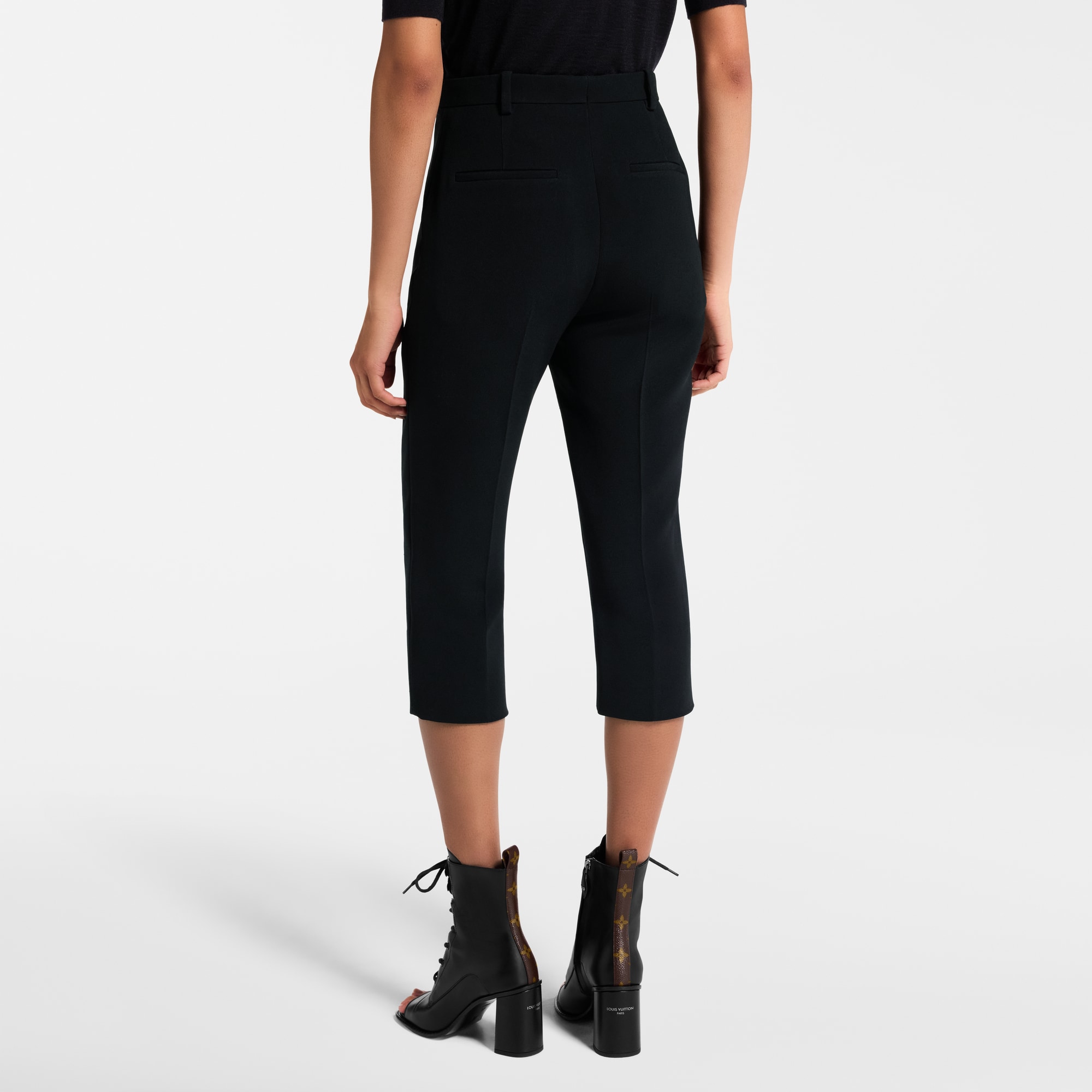 بنطال قصير مُفصل  in النساء