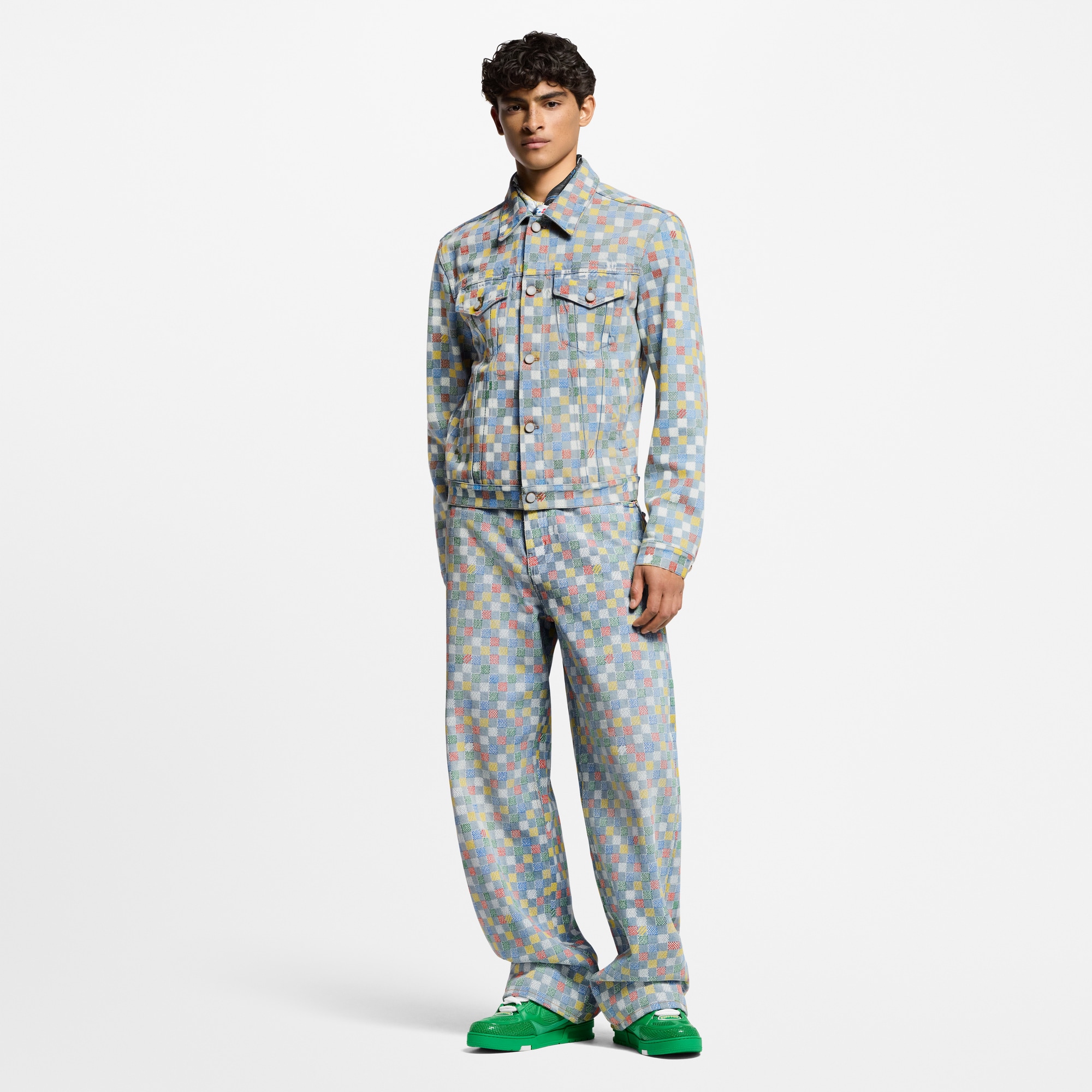 بنطال من الدنيم بأرجل واسعة ونقشة Damier  in الرجال