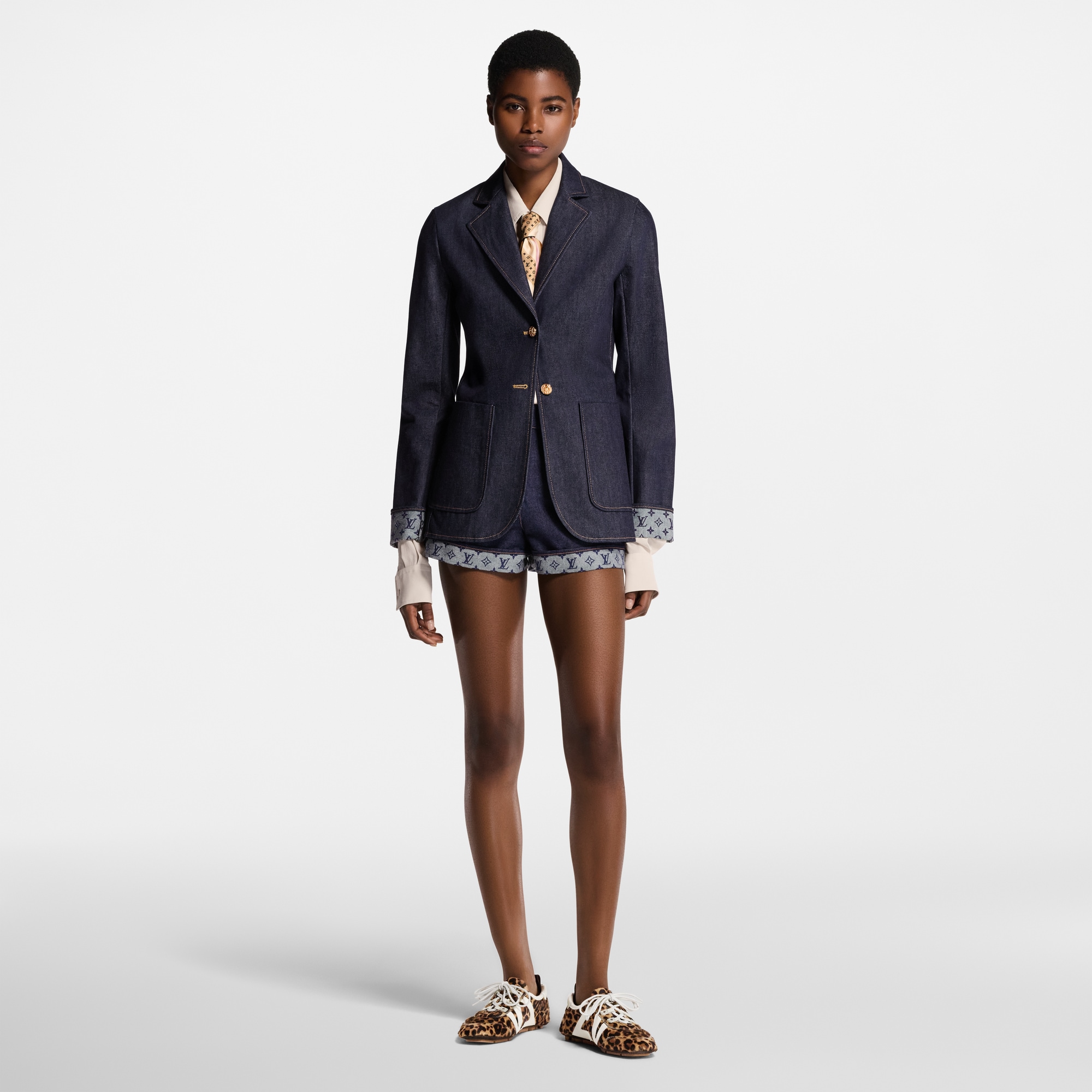 بليزر أنيق من الدنيم  in النساء