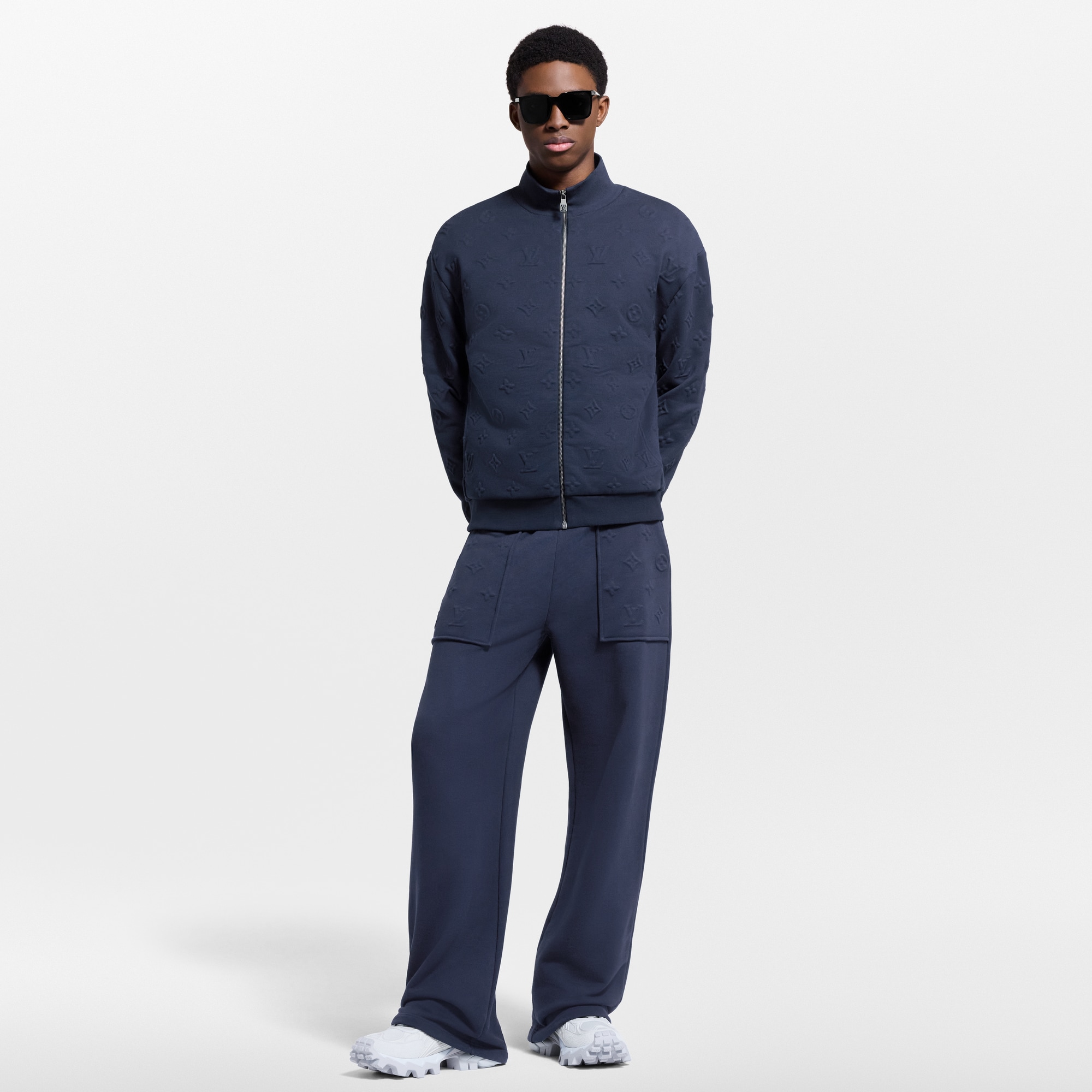 بنطال مزخرف بتفاصيل التوقيع البارزة  in الرجال