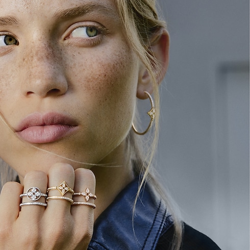 أقراط IDYLLE BLOSSOM، من الذهب الأصفر والألماس in المجوهرات's الفئات جميع المجوهرات collections by Louis Vuitton (تكبير صورة المنتج)