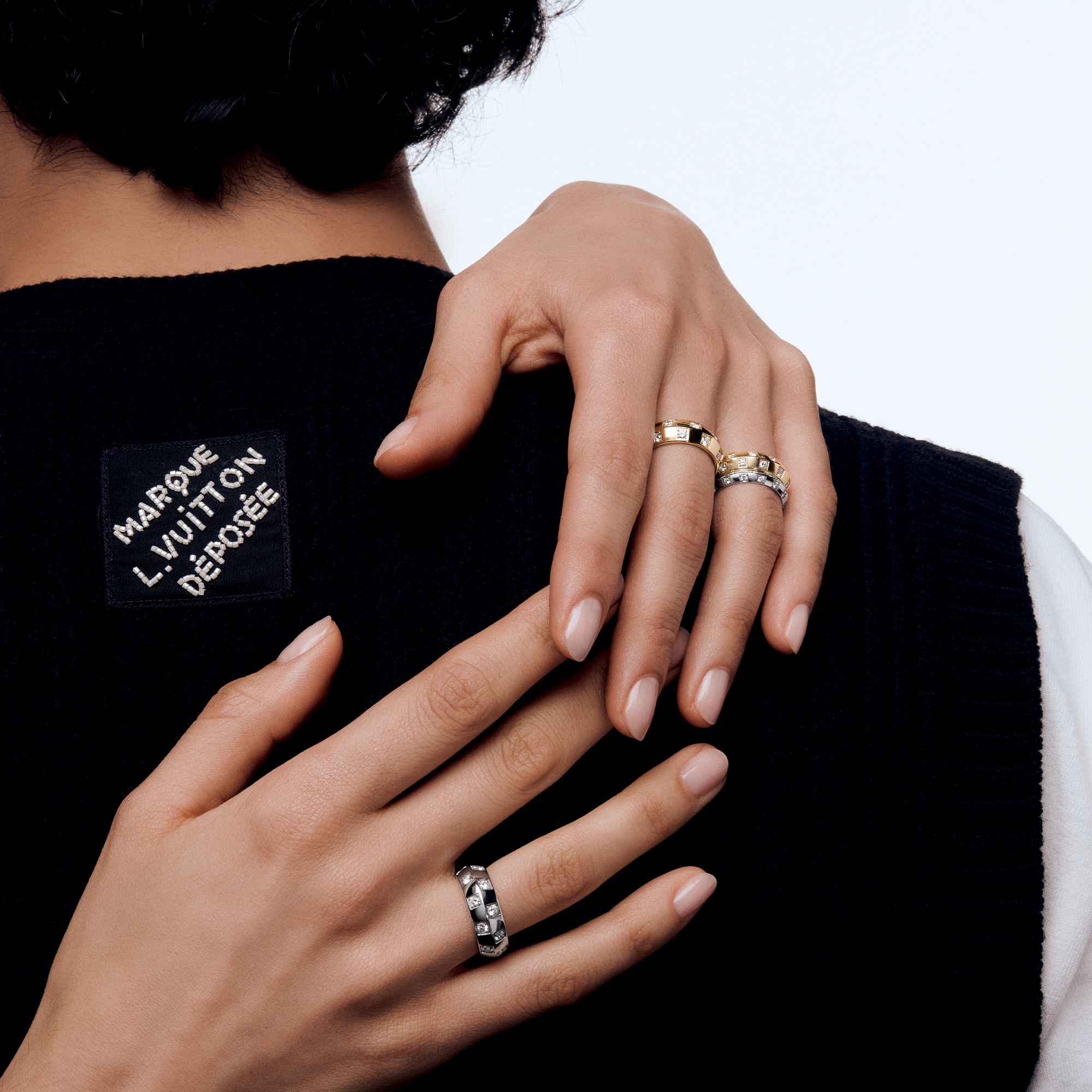 خاتم Le Damier de Louis Vuitton بحجم متوسط، من الذهب الأبيض والألماس  in المجوهرات