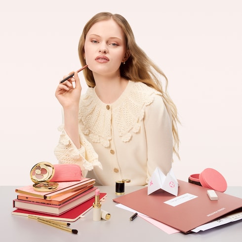 LV Crayon - قلم تحديد الشفاه - 190 in العطور والتجميل's هدايا الجمال } collections by Louis Vuitton