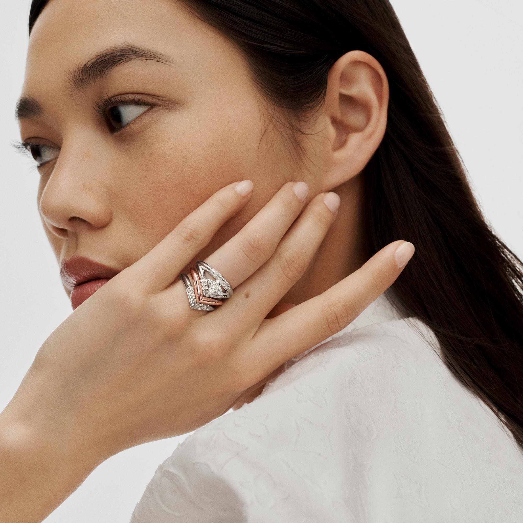 LV Diamonds V Ring, Pink Gold Luxury Wedding Bands Categories