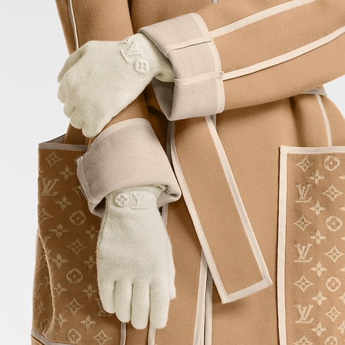 قفازات LV Monogram 3D S00 in النساء's الإكسسوارات القبعات والطواقي collections by Louis Vuitton (تكبير صورة المنتج)