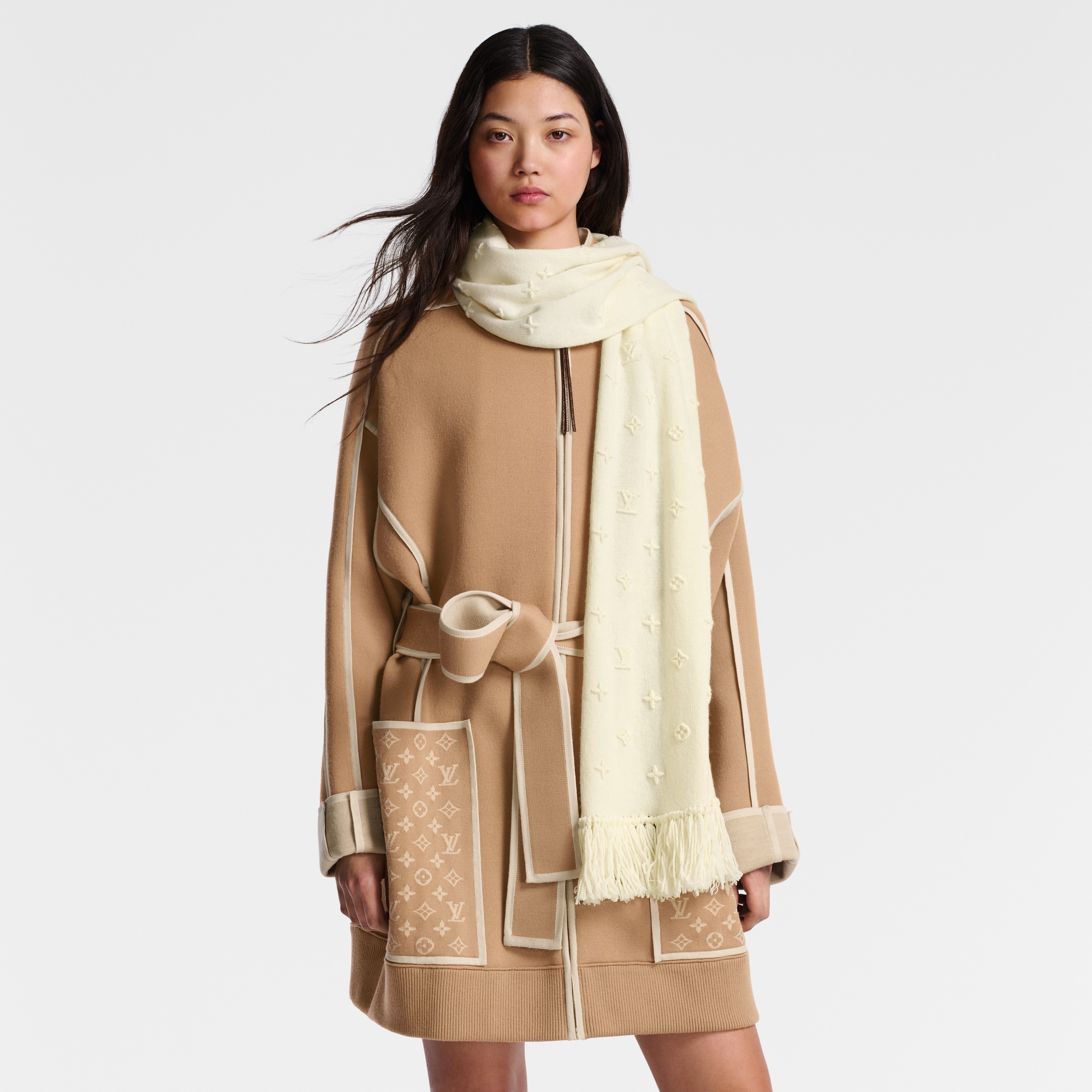 وشاح LV Monogram 3D S00 in النساء