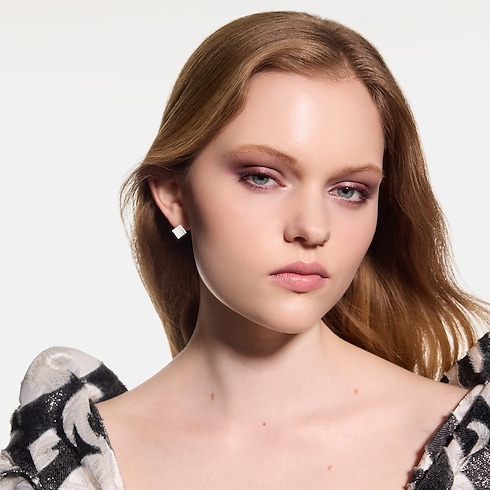 LV Ombres - Eyeshadow Palette - 715 in Perfumes and Beauty 's Beauty Gifts } collections by Louis Vuitton (Product zoom)