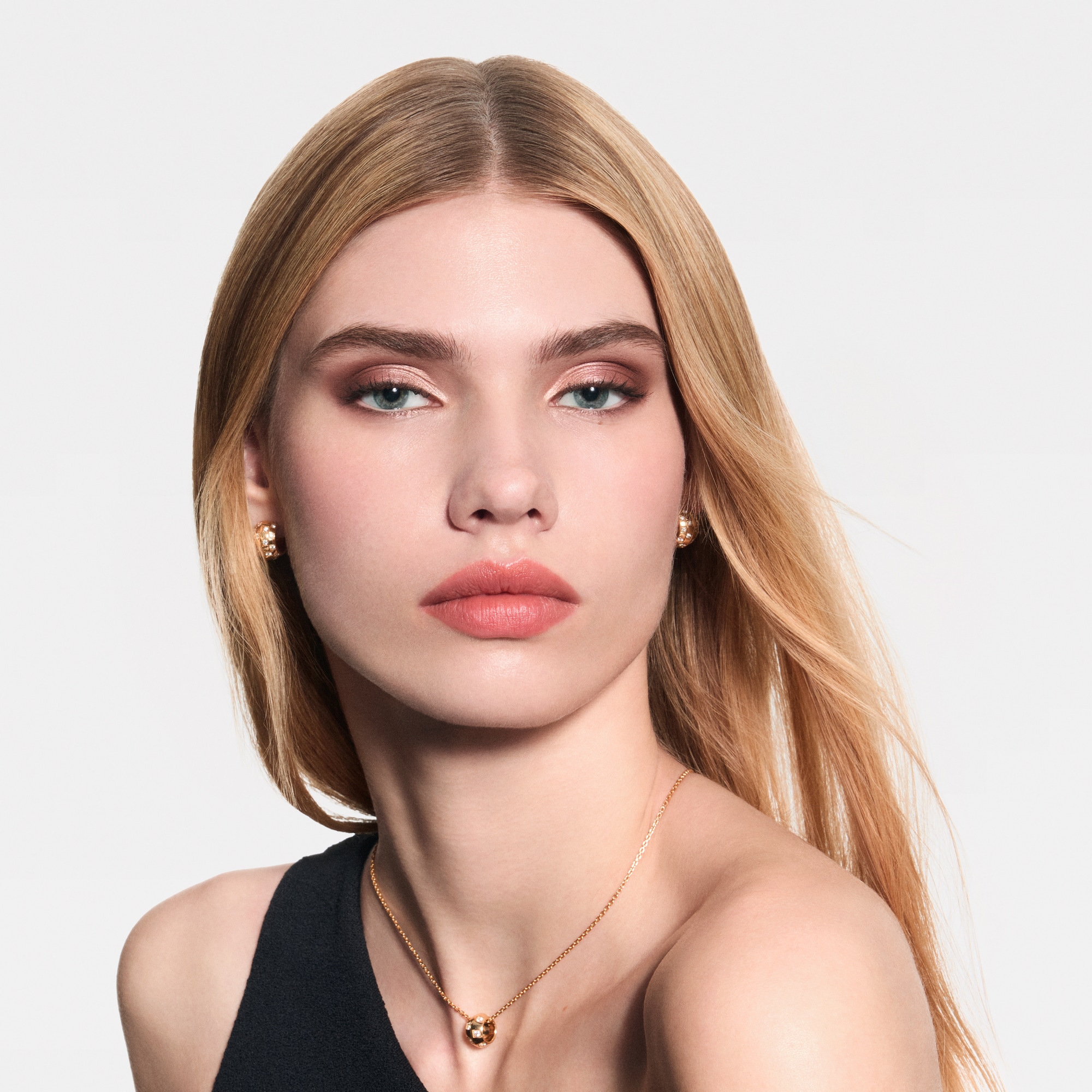 LV Ombres - عبوة إعادة تعبئة لوحة ظلال العيون  in العطور والتجميل