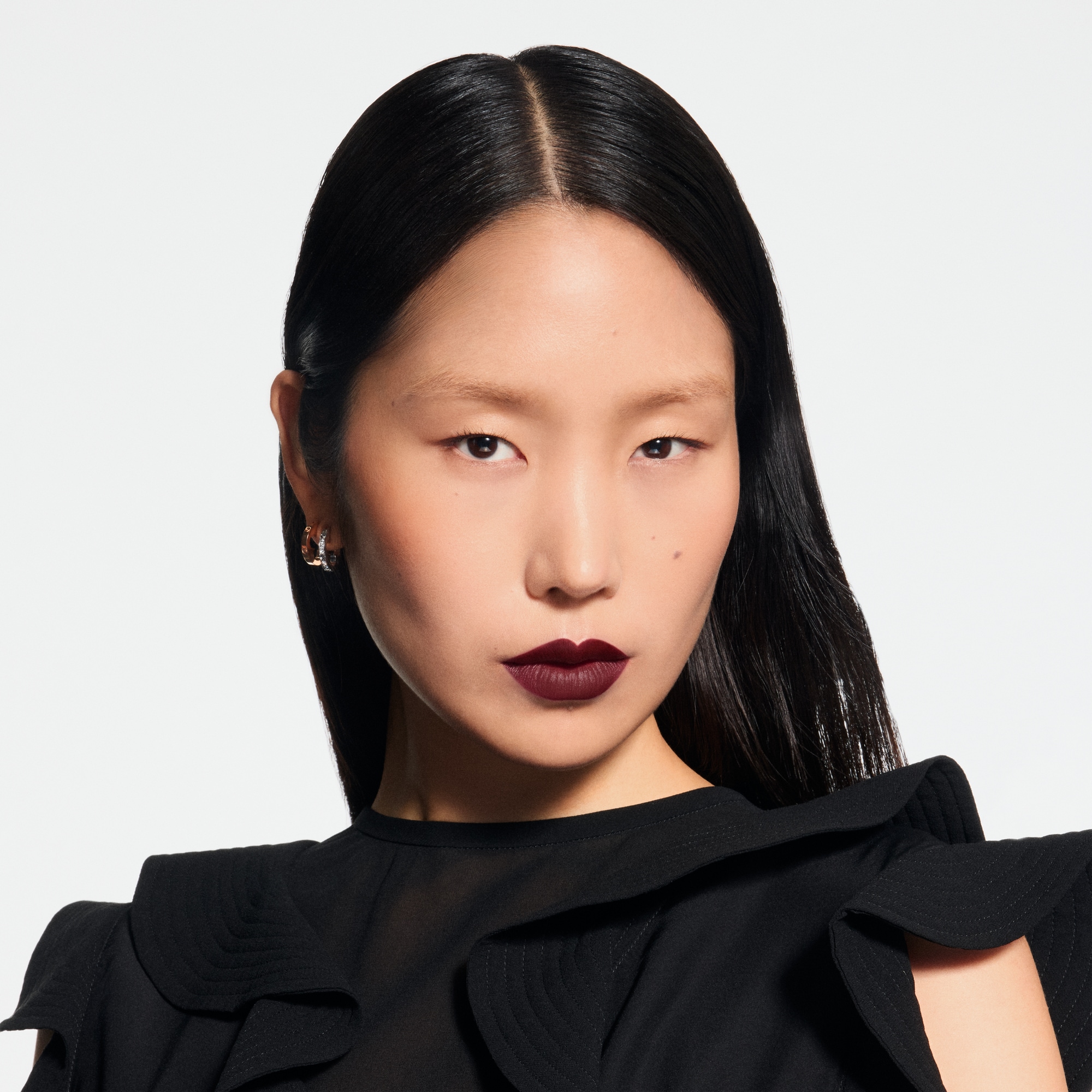 LV Rouge - أحمر شفاه غير لامع  in العطور والتجميل