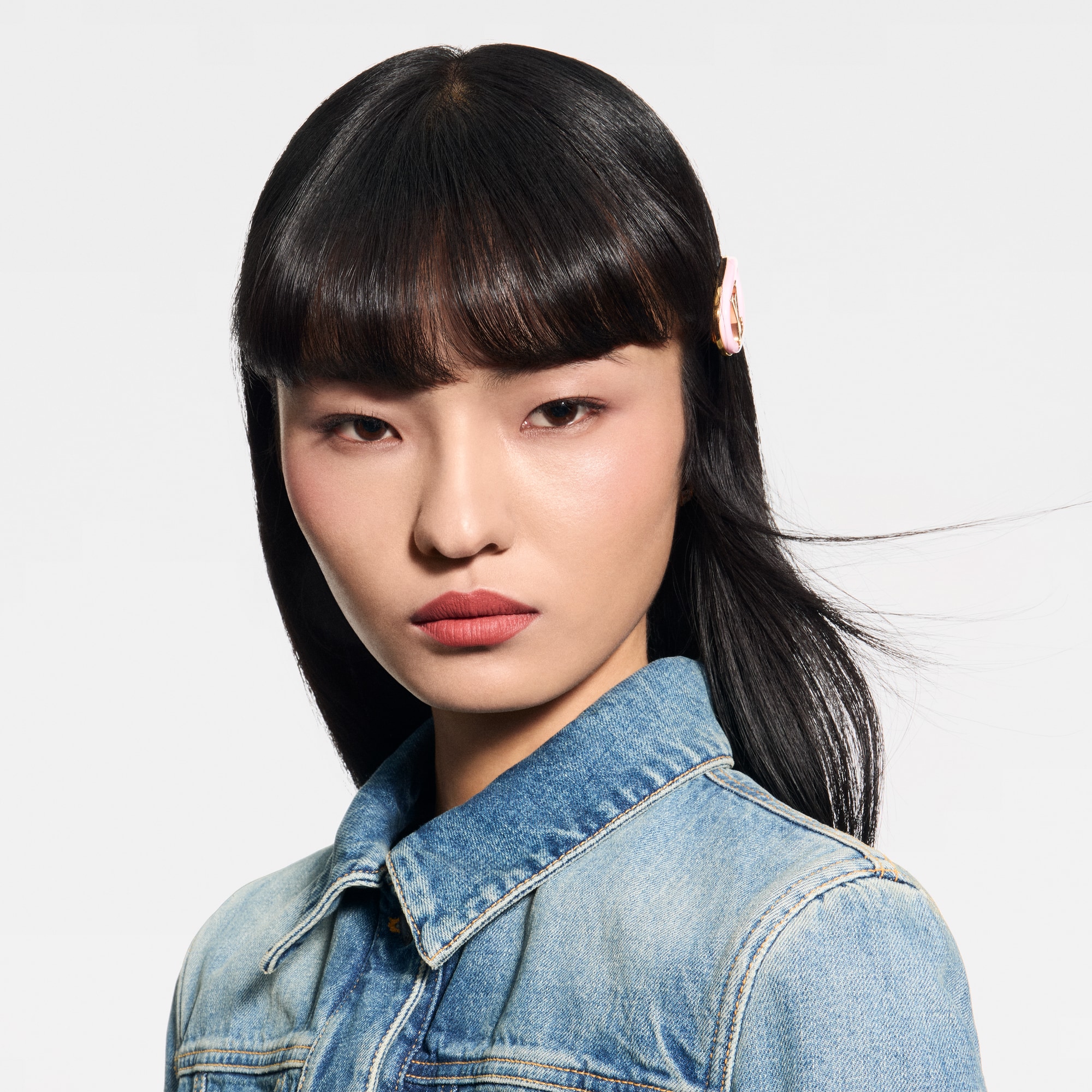 LV Rouge - عبوة إعادة تعبئة أحمر الشفاه غير اللامع  in العطور والتجميل