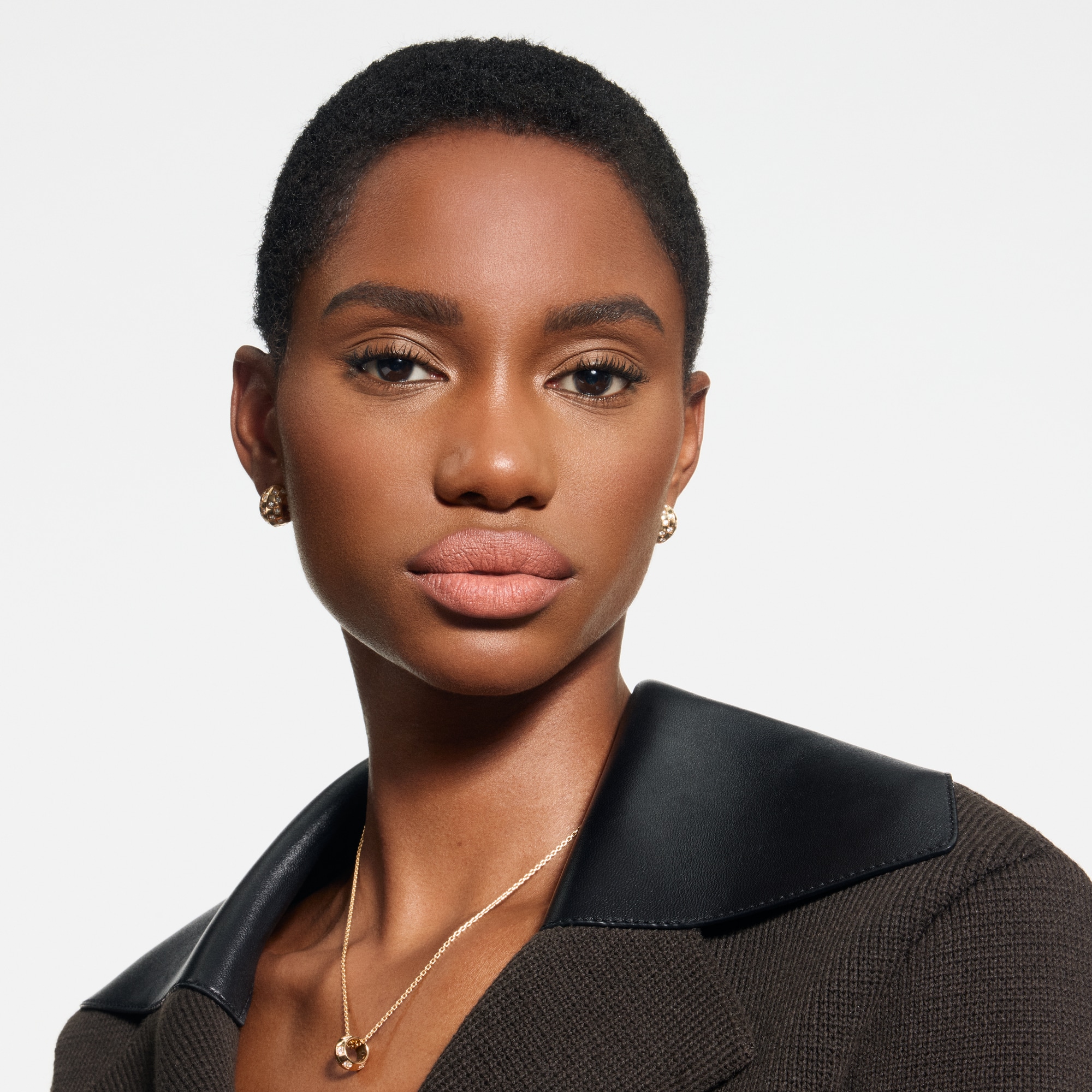 LV Rouge - عبوة إعادة تعبئة أحمر الشفاه غير اللامع  in العطور والتجميل