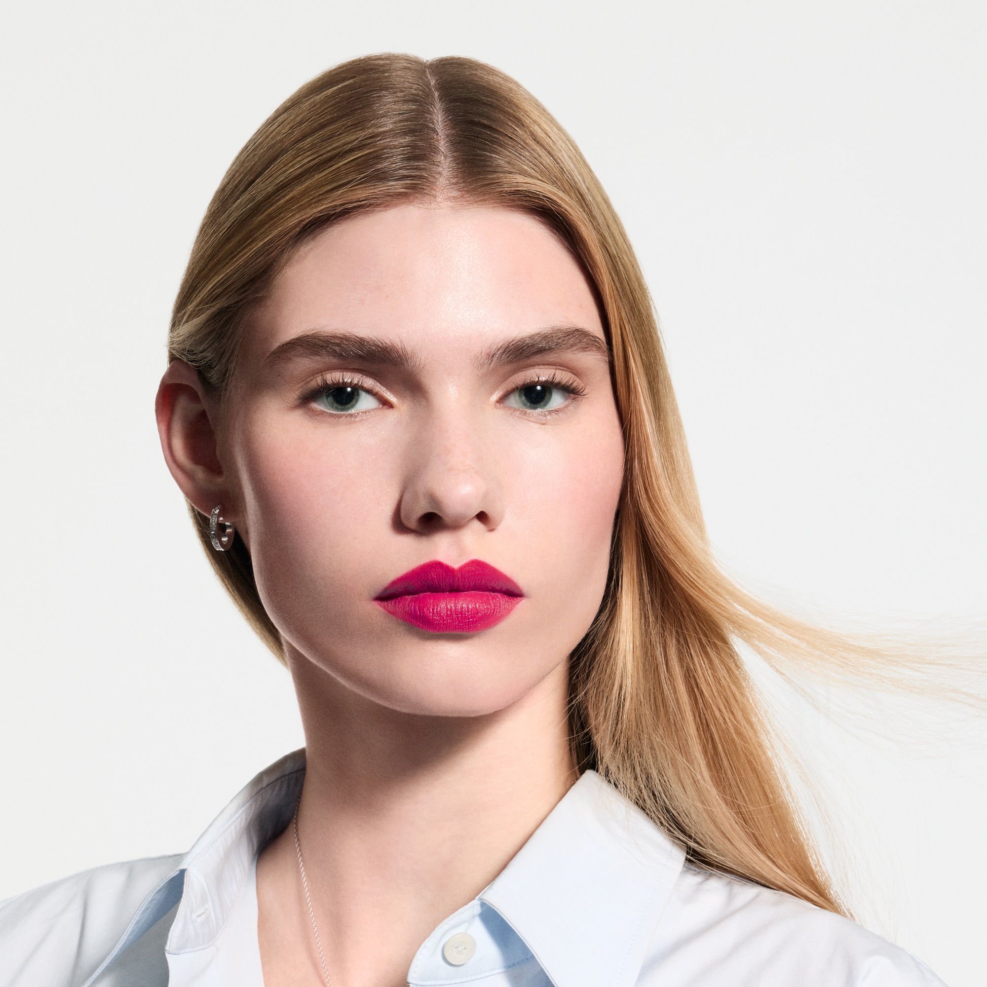 LV Rouge - عبوة إعادة تعبئة أحمر الشفاه غير اللامع  in العطور والتجميل