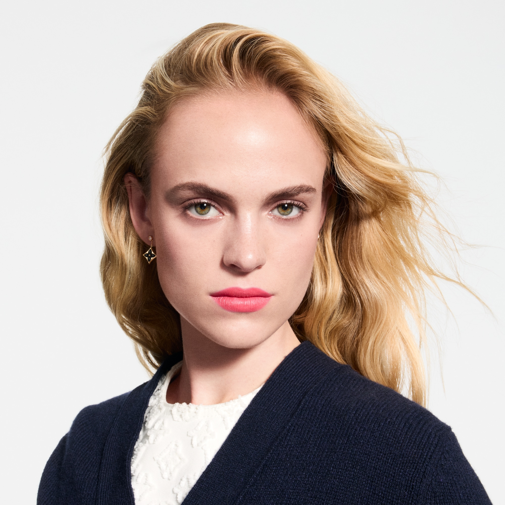 LV Rouge - عبوة إعادة تعبئة أحمر الشفاه غير اللامع  in العطور والتجميل