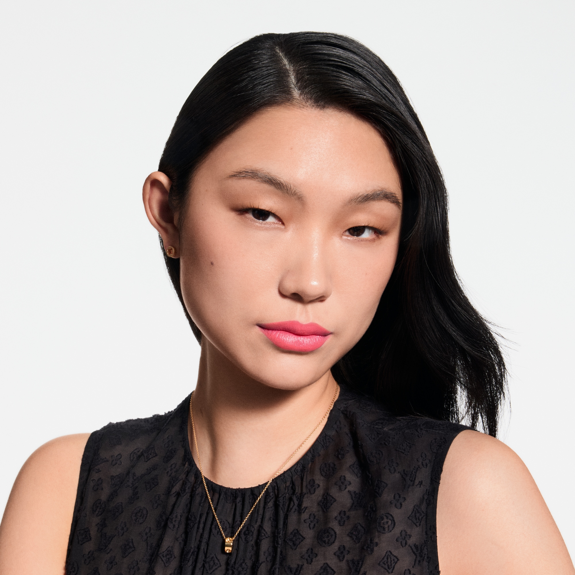 LV Rouge - عبوة إعادة تعبئة أحمر الشفاه غير اللامع  in العطور والتجميل