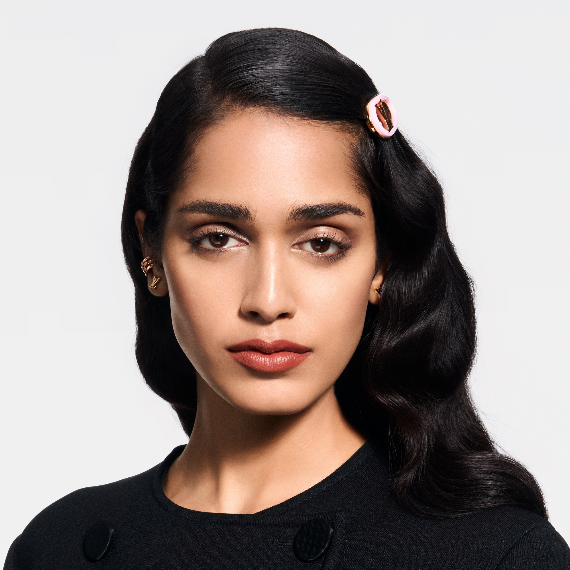 LV Rouge - عبوة إعادة تعبئة أحمر الشفاه الساتان  in العطور والتجميل