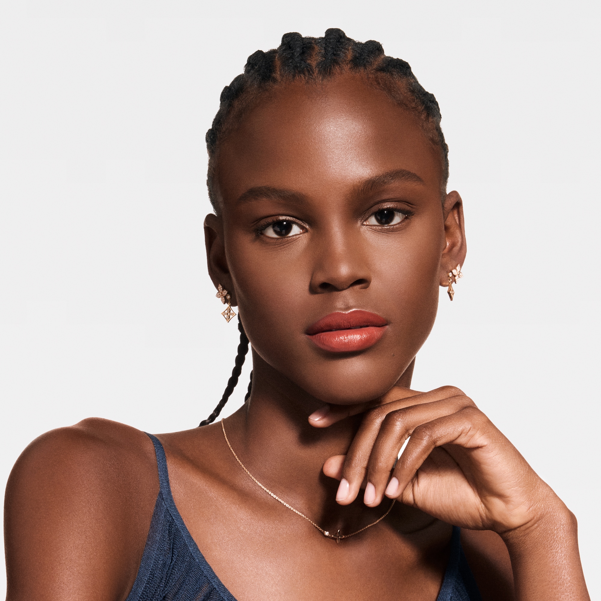 LV Rouge - عبوة إعادة تعبئة أحمر الشفاه الساتان  in العطور والتجميل