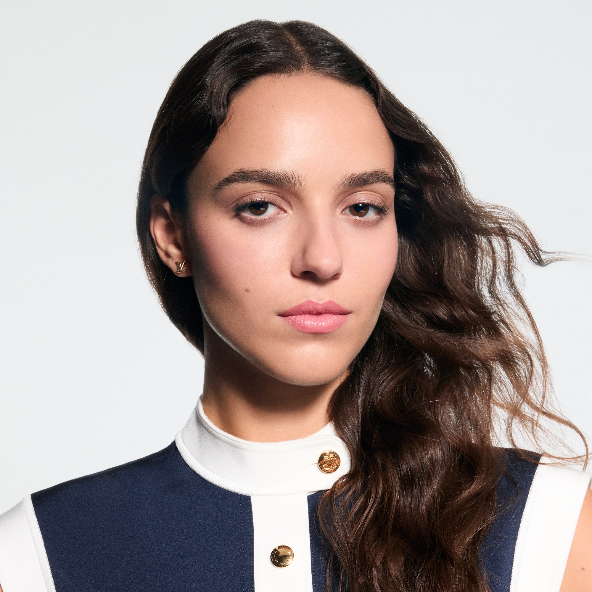 LV Rouge - عبوة إعادة تعبئة أحمر الشفاه الساتان  in العطور والتجميل