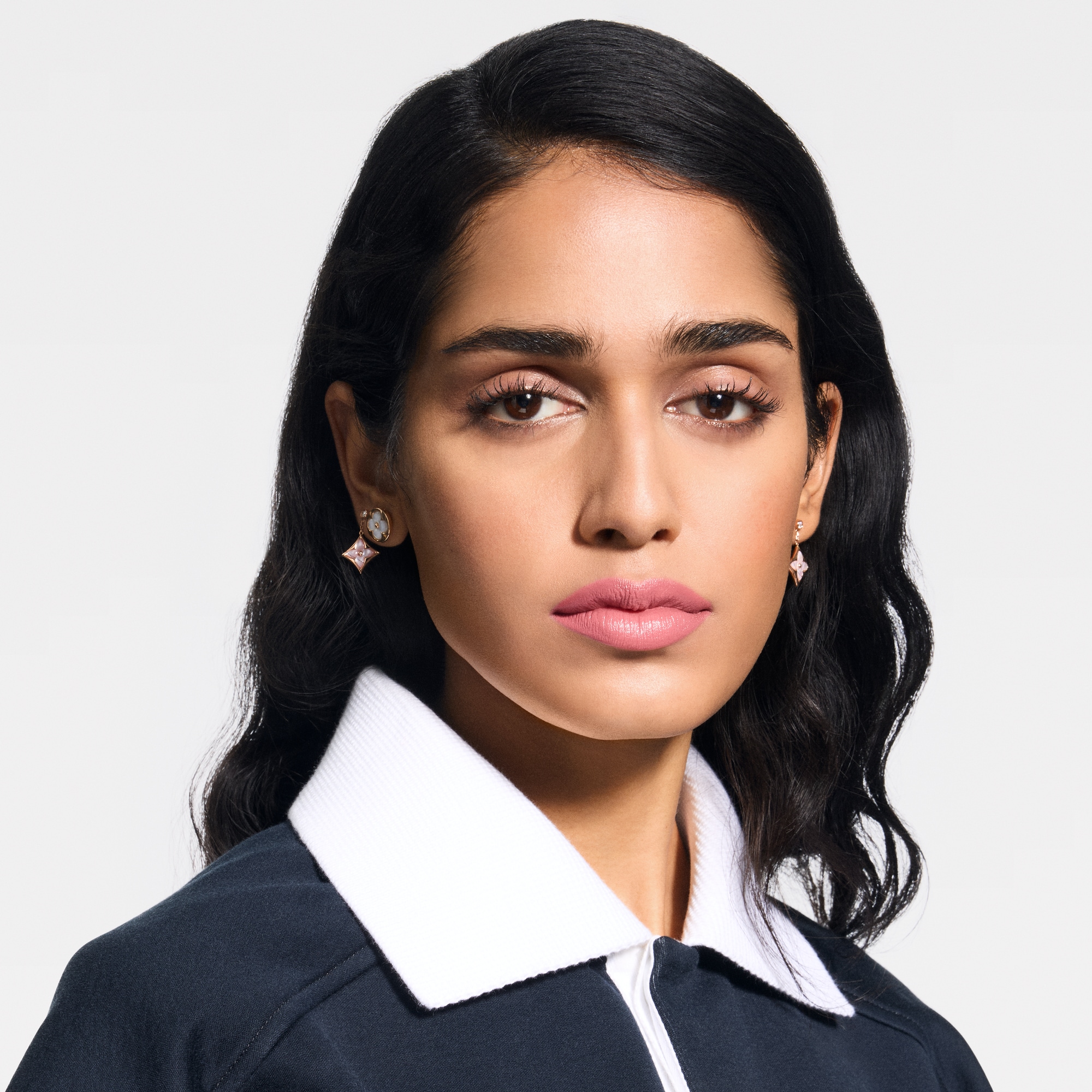 LV Rouge - عبوة إعادة تعبئة أحمر الشفاه الساتان  in العطور والتجميل