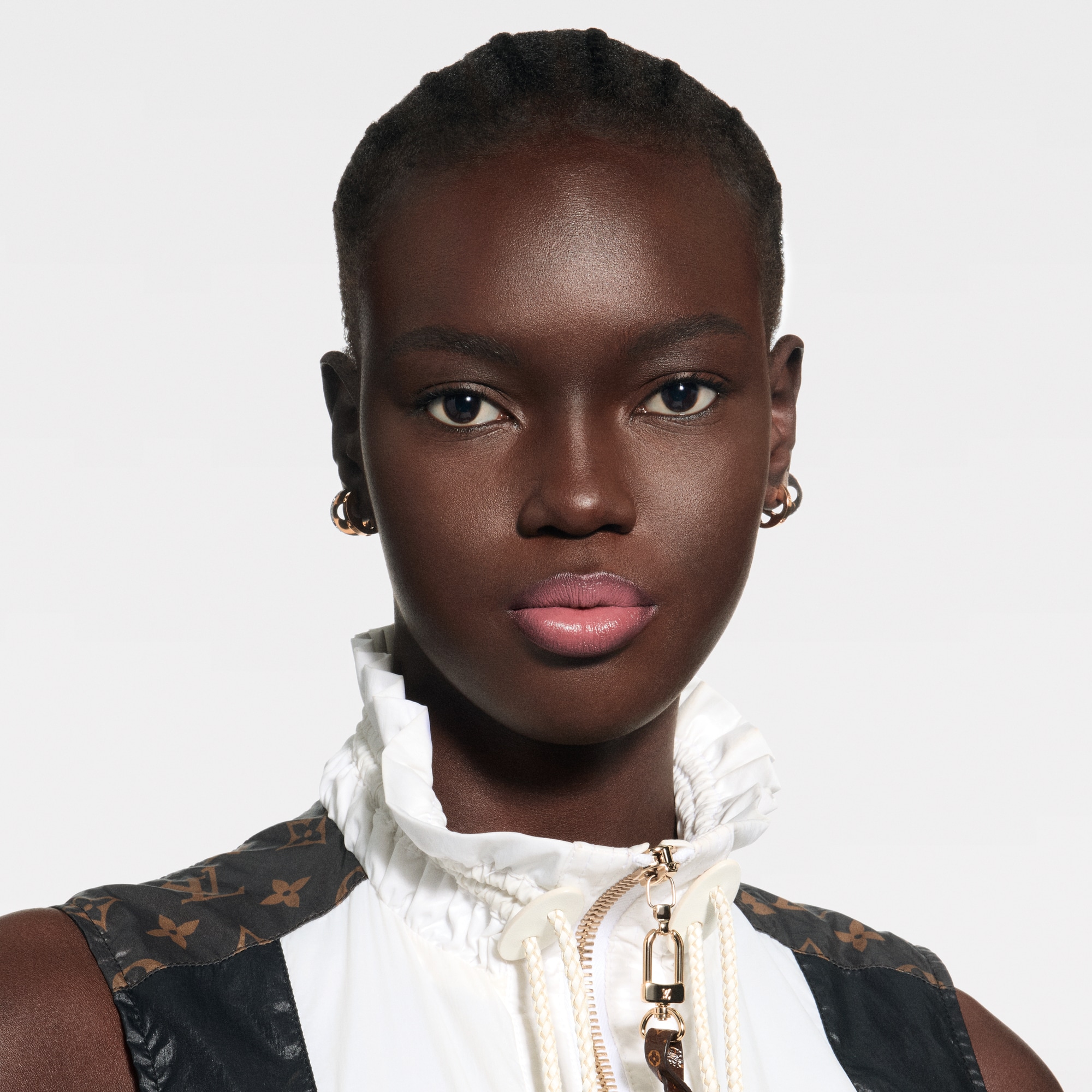 LV Rouge - عبوة إعادة تعبئة أحمر الشفاه الساتان  in العطور والتجميل