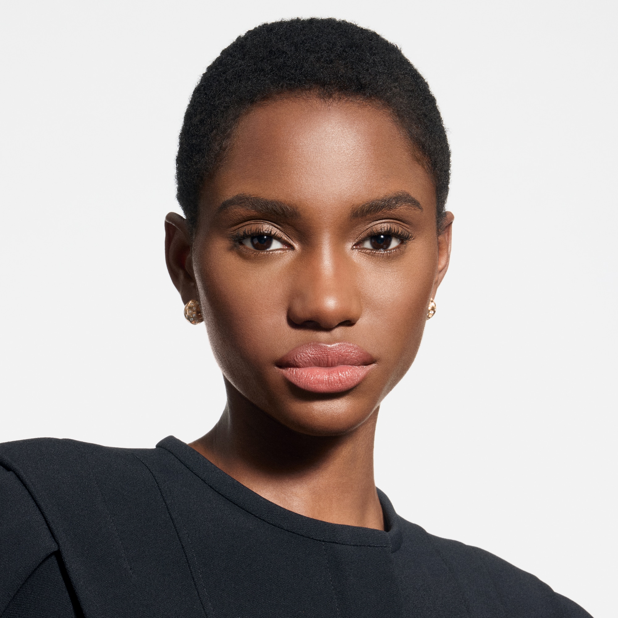 LV Rouge - عبوة إعادة تعبئة أحمر الشفاه الساتان  in العطور والتجميل