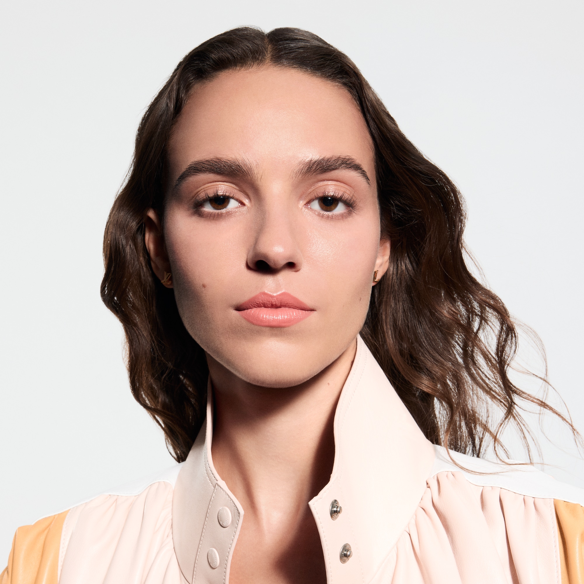 LV Rouge - عبوة إعادة تعبئة أحمر الشفاه الساتان  in العطور والتجميل