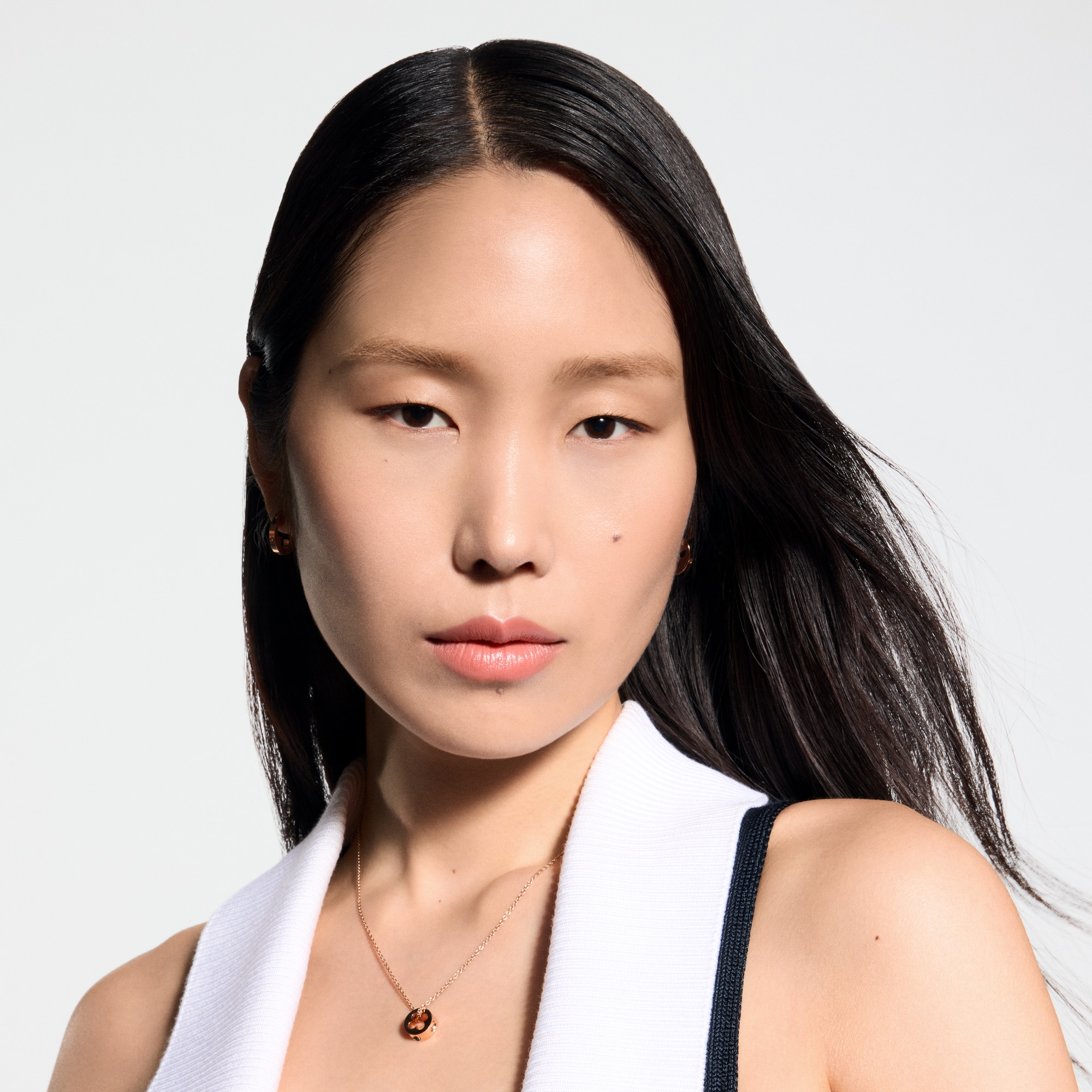 LV Rouge - عبوة إعادة تعبئة أحمر الشفاه الساتان  in العطور والتجميل