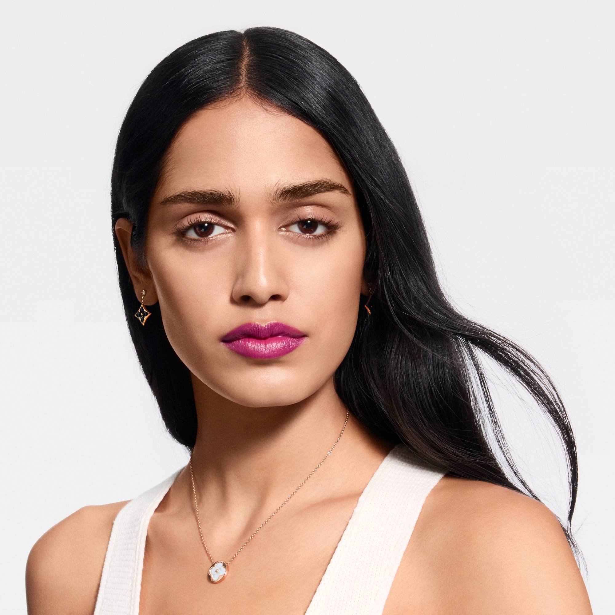 LV Rouge - عبوة إعادة تعبئة أحمر الشفاه الساتان  in العطور والتجميل