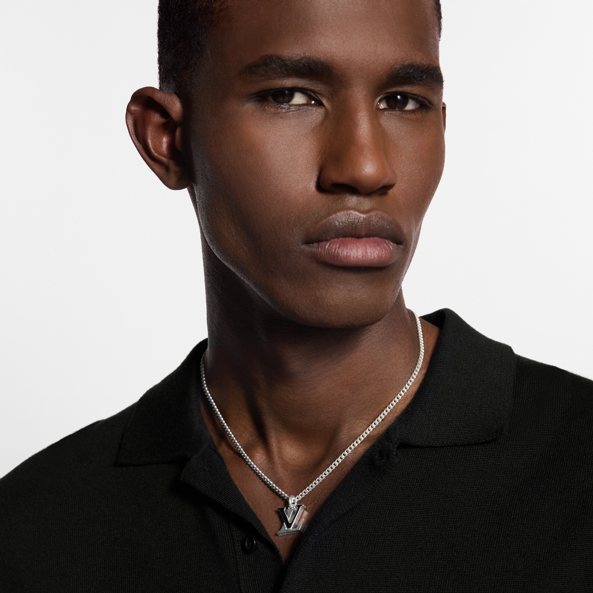 LV Spike Pendant S00 in Men