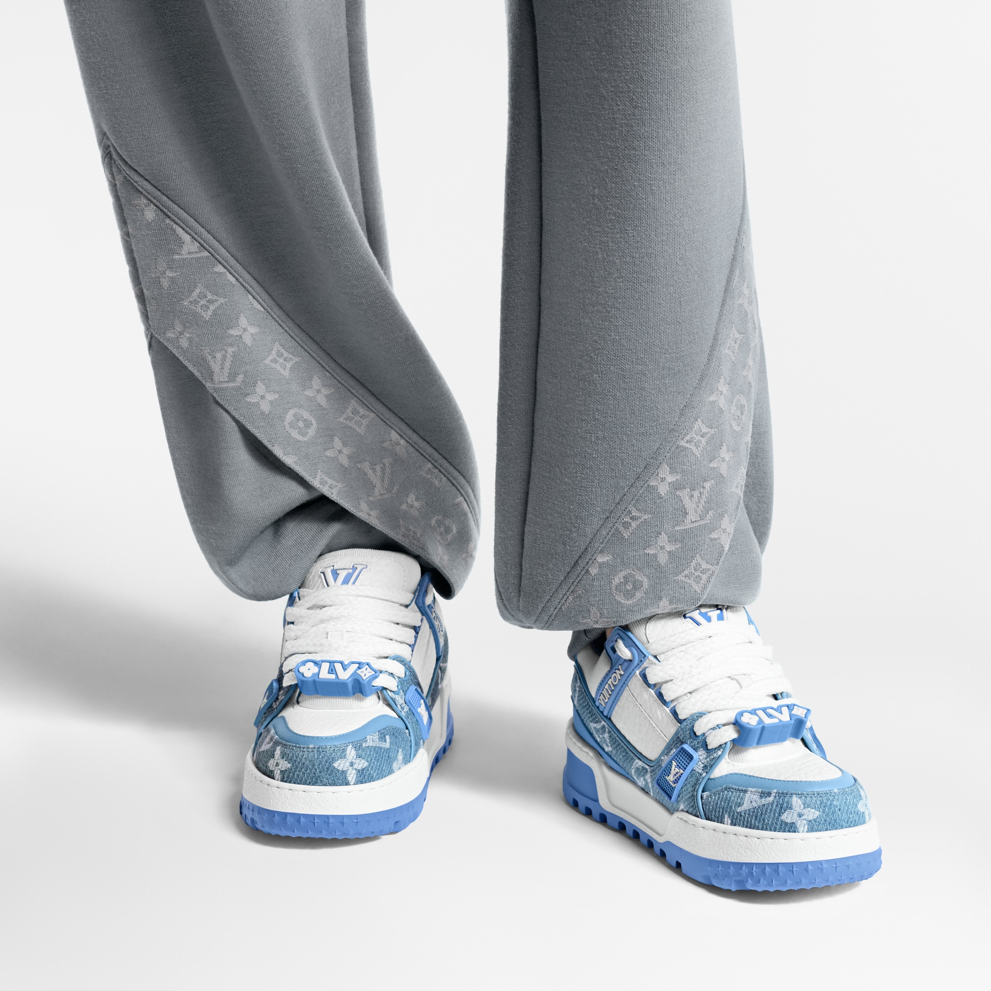 حذاء LV Trainer Maxi الرياضي  in النساء