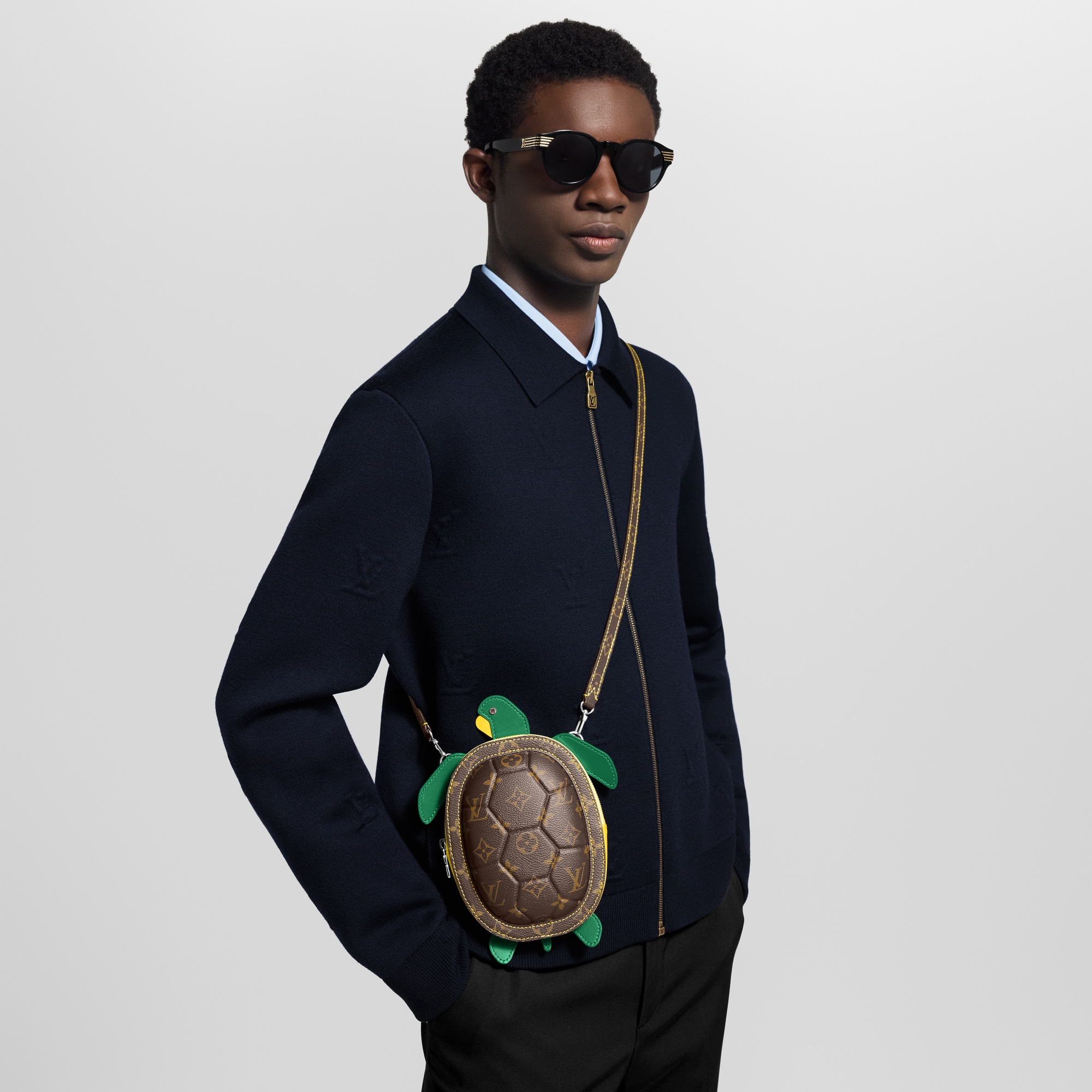 محفظة LV Turtle القابلة للارتداء قماش Monogram آخر in الرجال