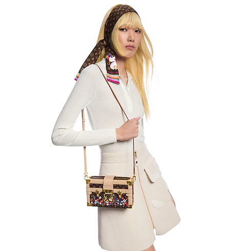 حقيبة Petite Malle من مجموعة LV x TM Monogram in الحقائب والمنتجات الجلدية الصغيرة's للنساء LV Icons collections by Louis Vuitton (تكبير صورة المنتج)