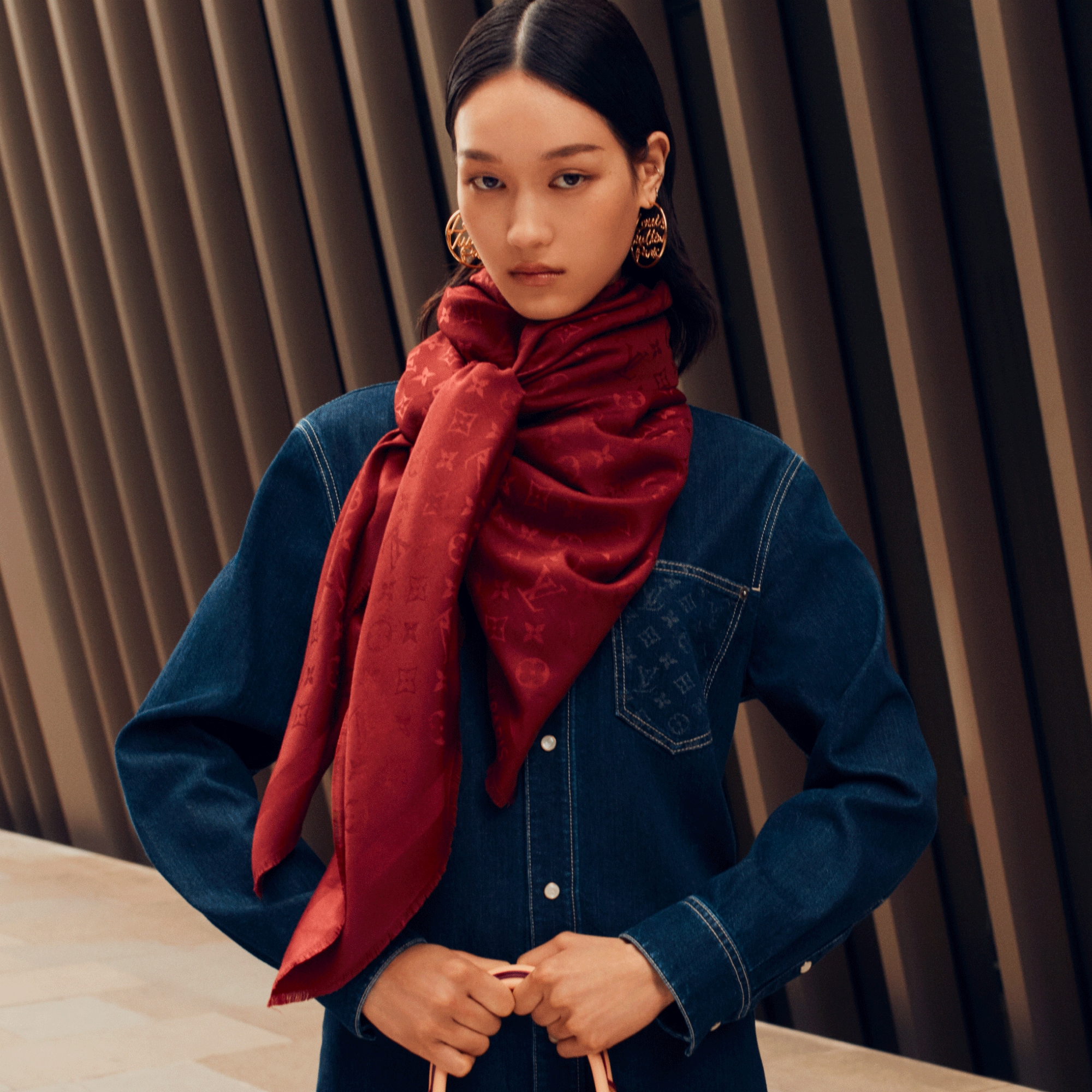 شال Monogram Classic S00 in النساء