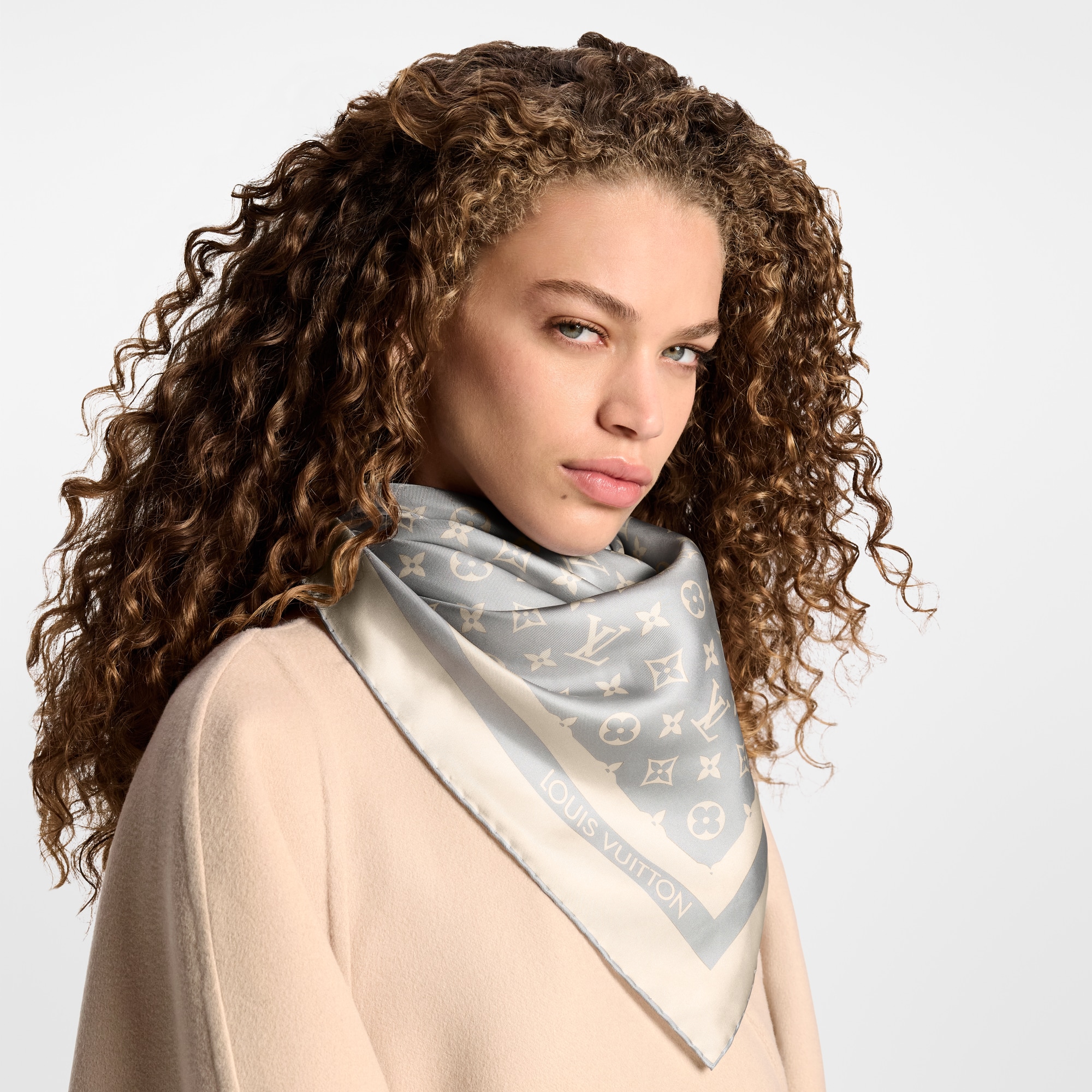 وشاح Monogram Silhouette، عرض 90 S00 in النساء