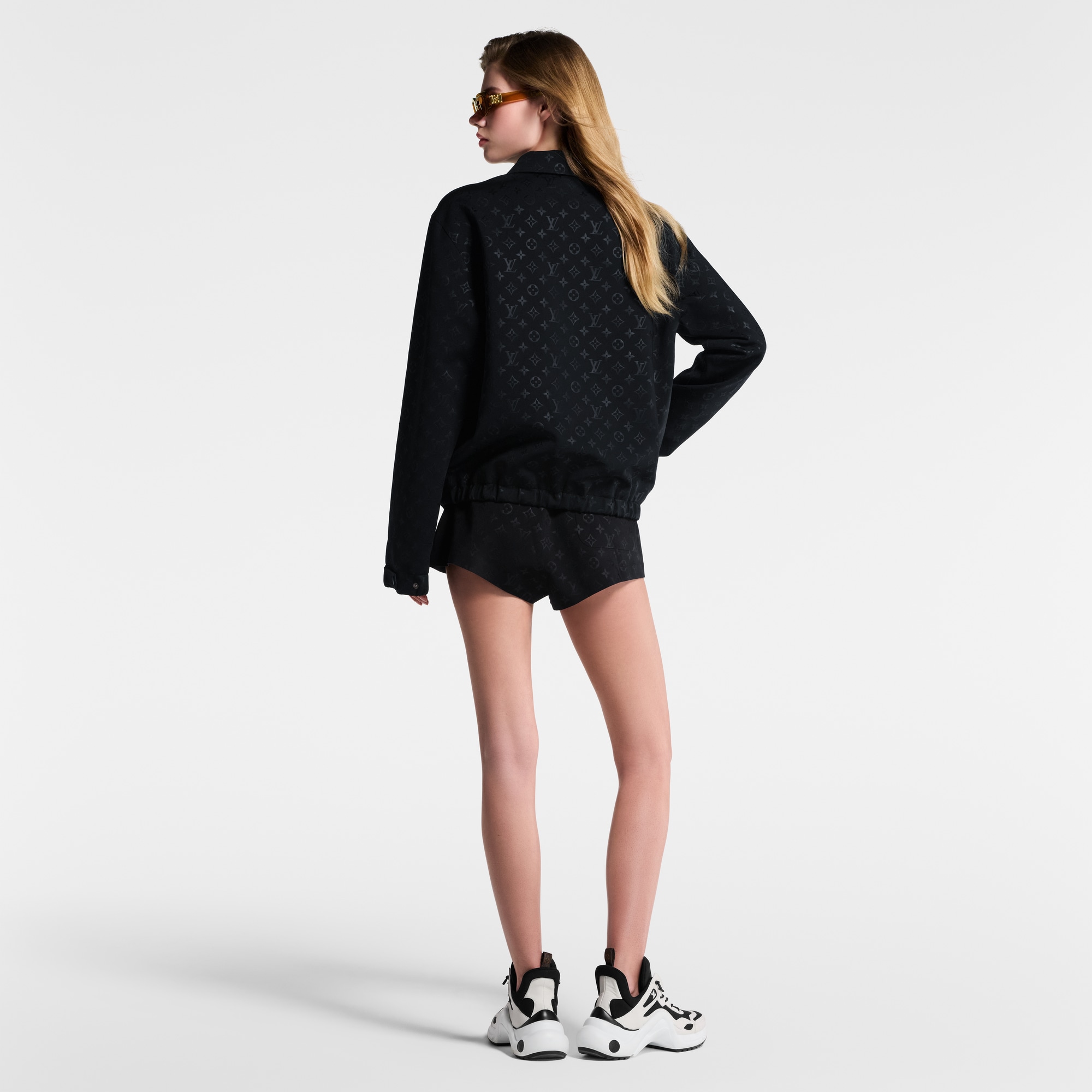 جاكيت بسحاب طويل ومزين بنقشة Monogram  in النساء