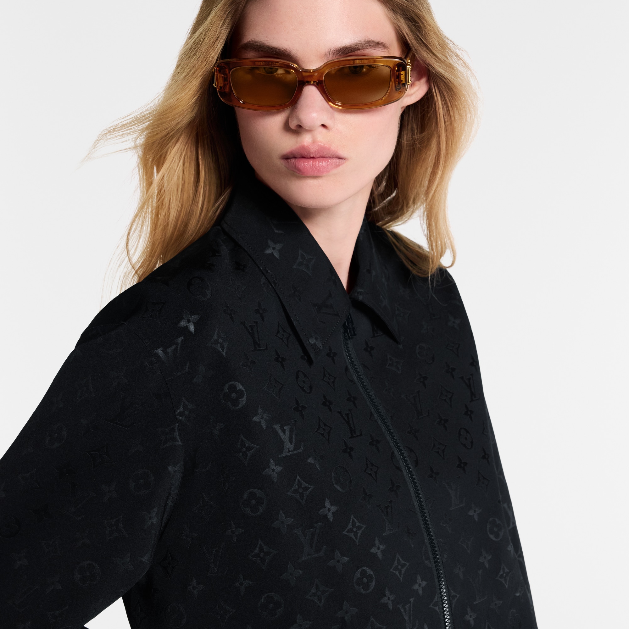 جاكيت بسحاب طويل ومزين بنقشة Monogram  in النساء