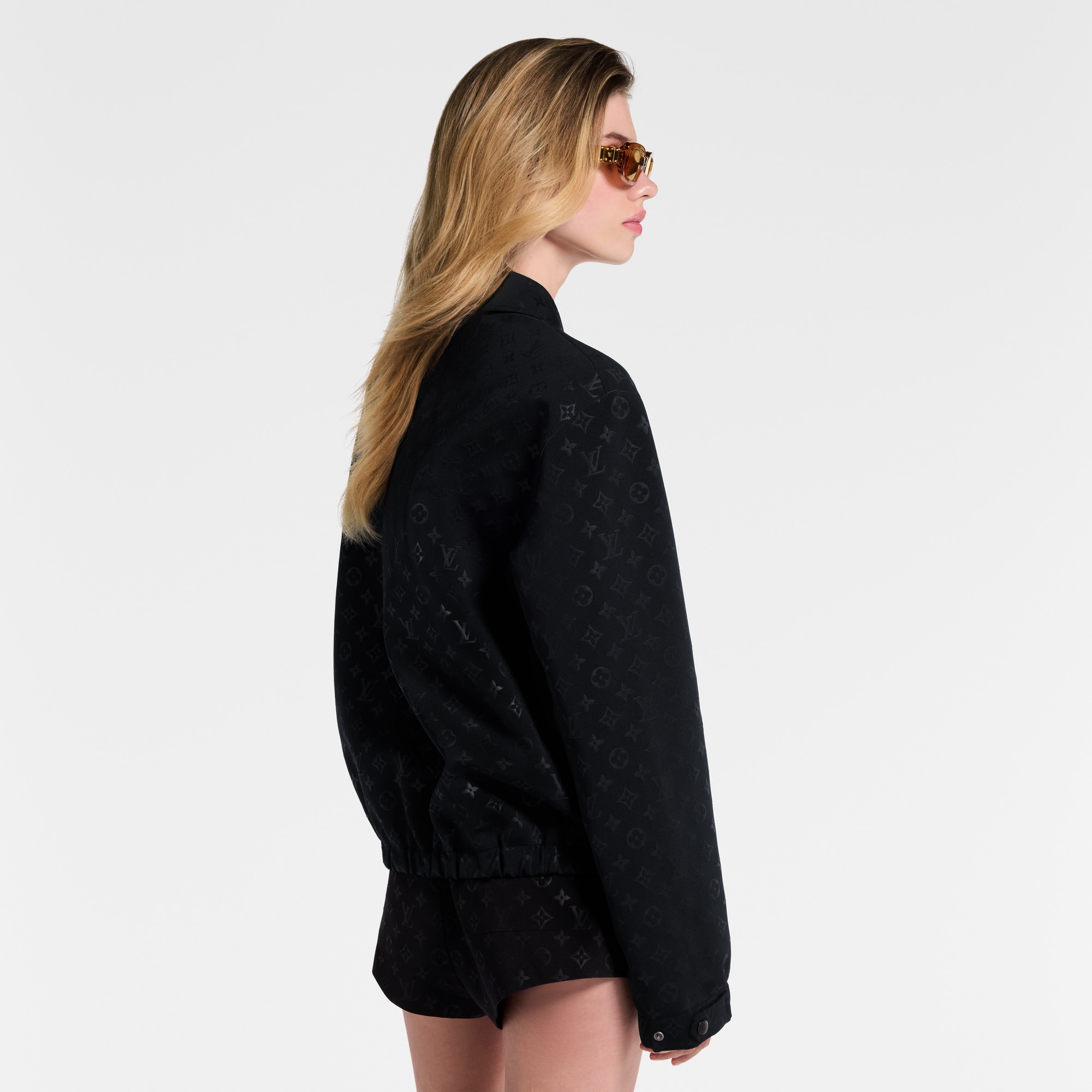 جاكيت بسحاب طويل ومزين بنقشة Monogram  in النساء