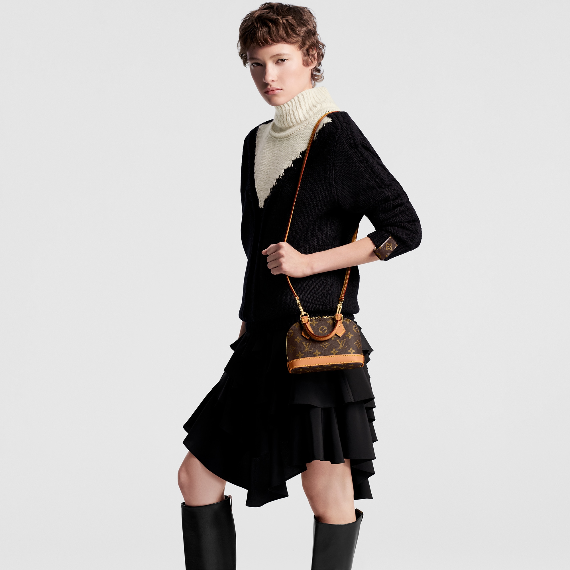 Nano Alma Monogram in Women