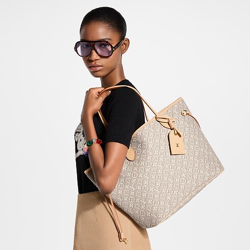 Neverfull MM cropped worn view