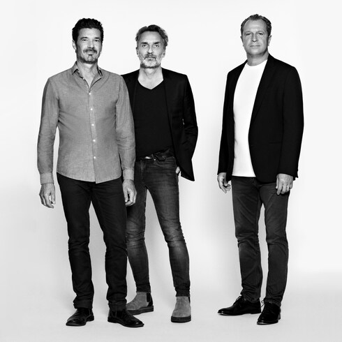 زهور Origami من تصميم Atelier Oï in الصناديق، السفر والمنزل's المنزل وفن المائدة الديكور collections by Louis Vuitton