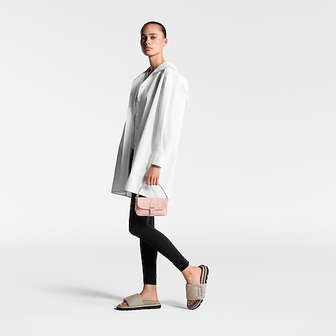 صندل Pool Pillow بكعب مسطح مريح in النساء's الأحذية حذاء بكعب مسطح collections by Louis Vuitton (تكبير صورة المنتج)