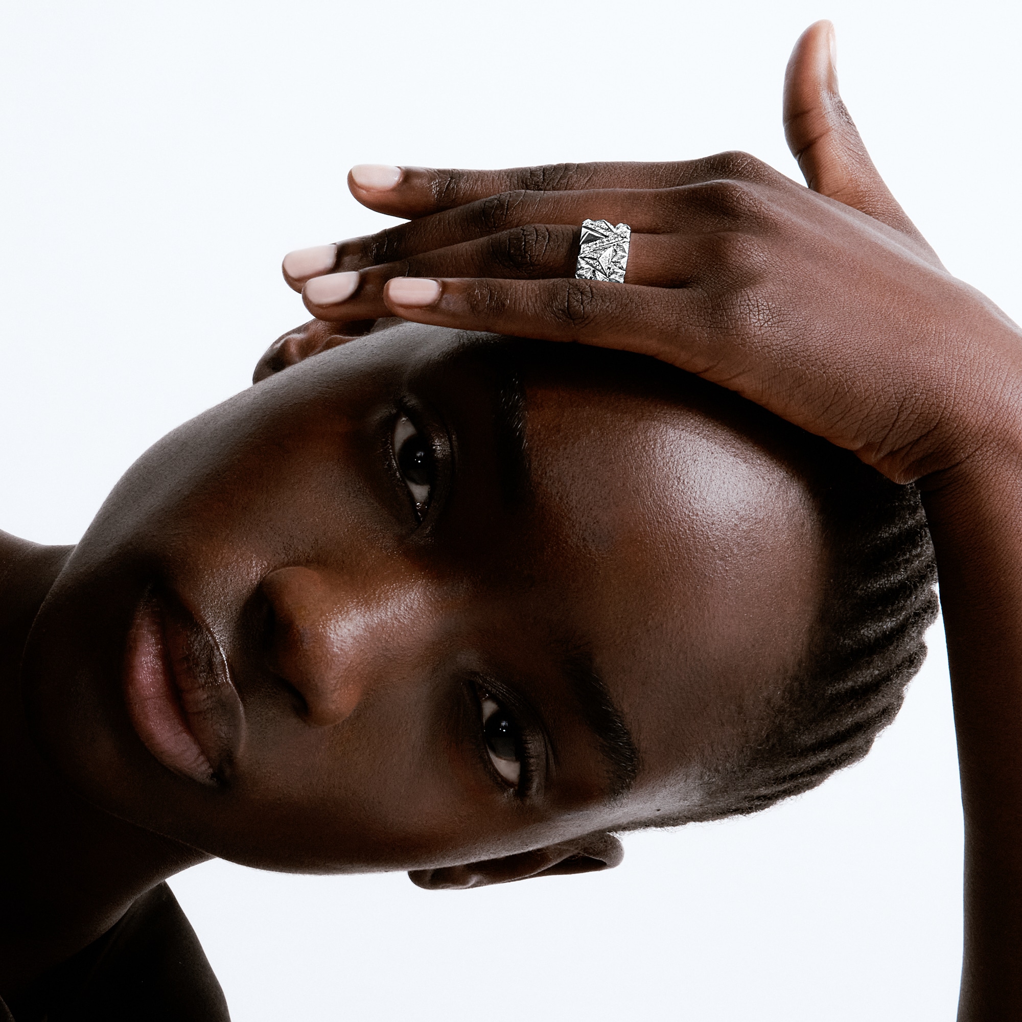 خاتم Pure V، من الذهب الأبيض والألماس  in المجوهرات