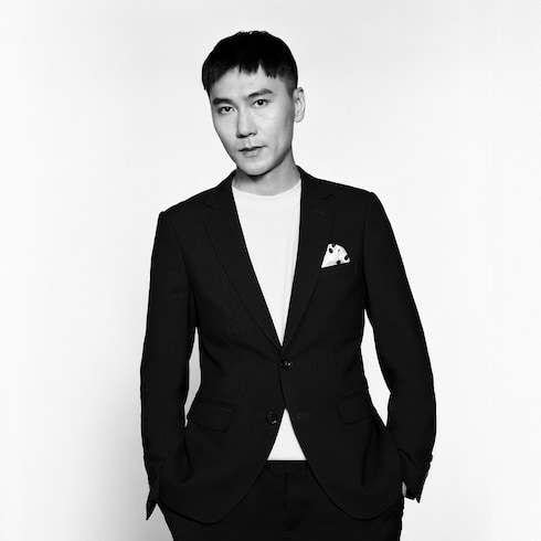 مقعد بمسندين للأماكن الداخلية يحمل توقيع العلامة من تصميم Frank Chou in الصناديق، السفر والمنزل's المنزل وفن المائدة الأثاث collections by Louis Vuitton