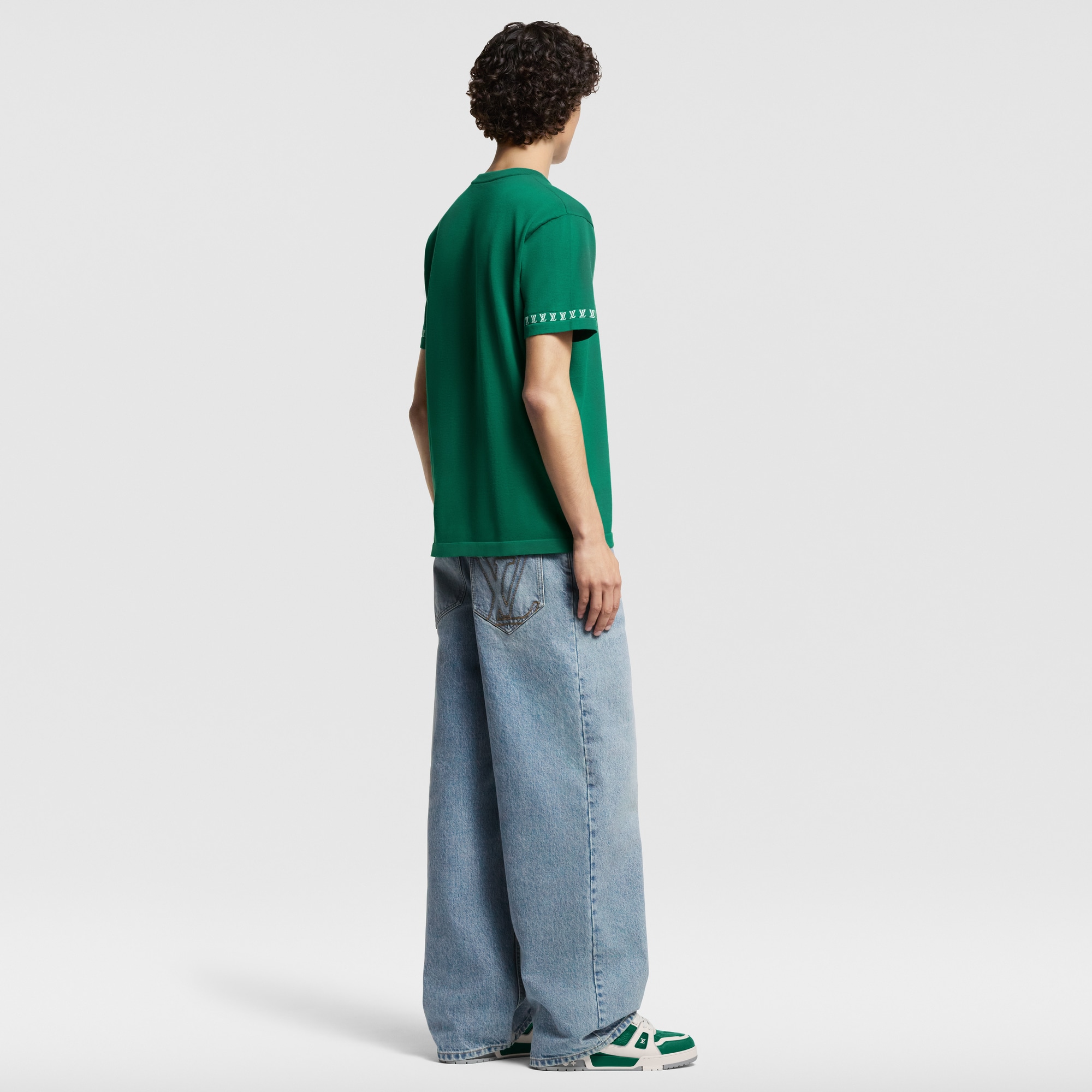 كنزة قطنية بياقة مستديرة وأكمام قصيرة تحمل توقيعات الدار  in الرجال