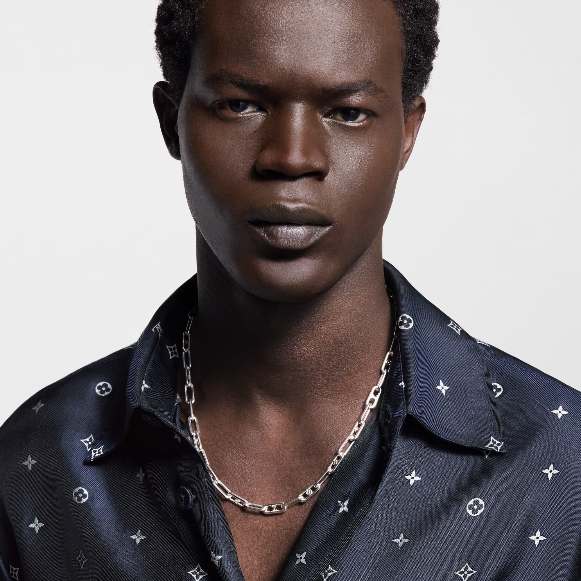 قلادة Sleek Monogram S00 in الرجال