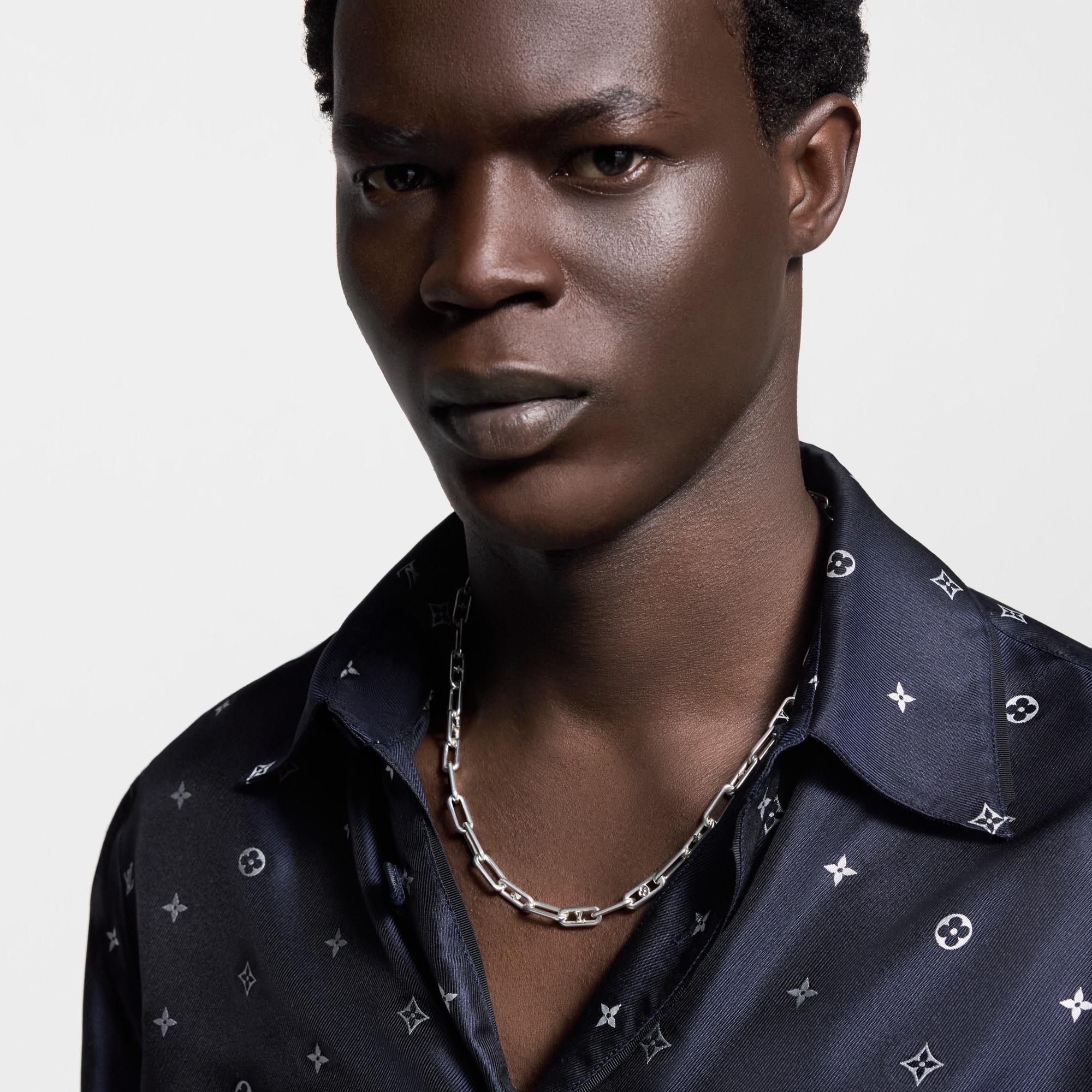 قلادة Sleek Monogram S00 in الرجال